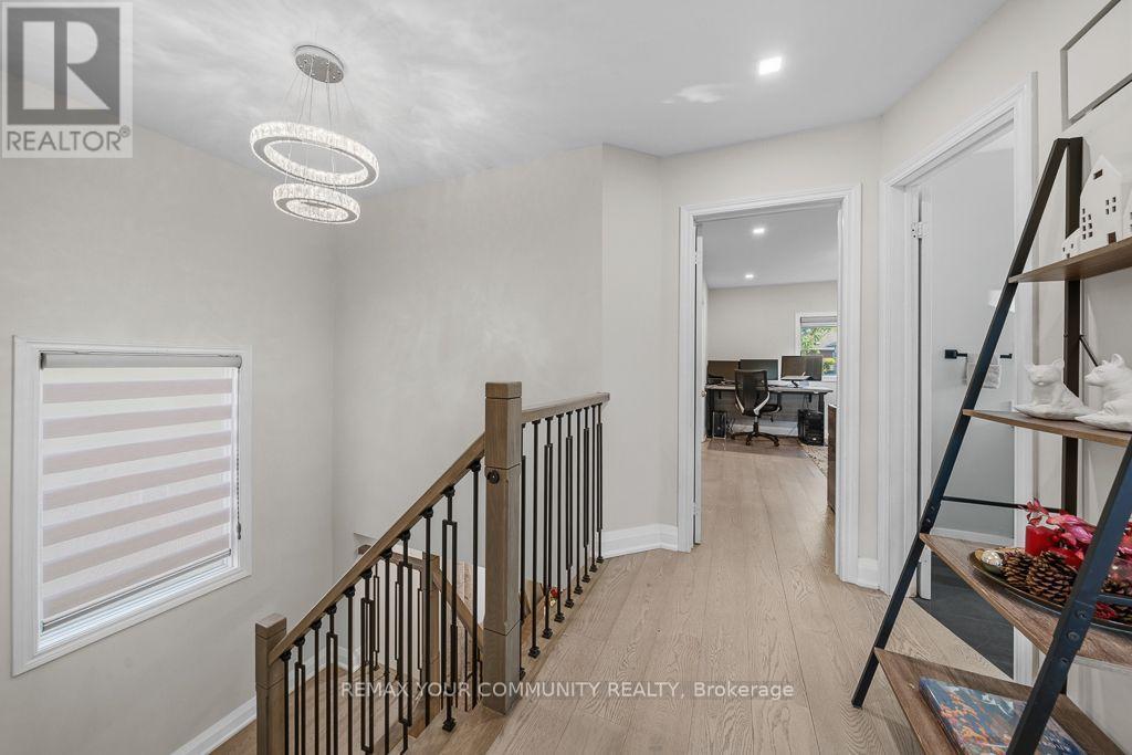 5 Amaryllis Avenue, Richmond Hill, Ontario  L4E 3T7 - Photo 11 - N13557242