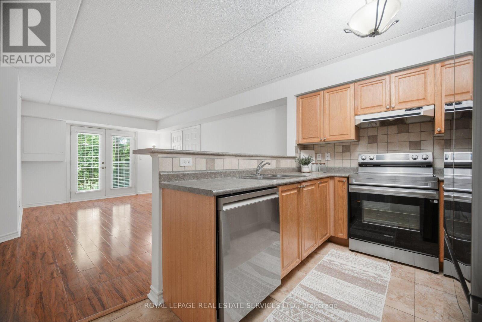 209 - 1490 Bishops Gate, Oakville, Ontario L6M 4N3 - Photo 3 - W13557852