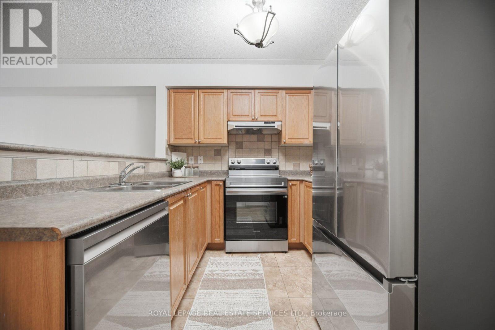 209 - 1490 Bishops Gate, Oakville, Ontario L6M 4N3 - Photo 5 - W13557852