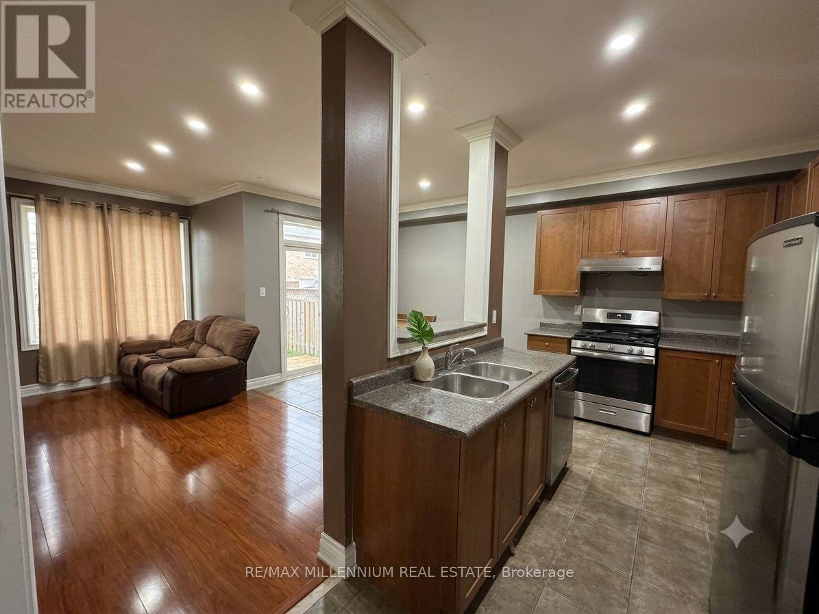 Upper - 33 Nomad Crescent, Brampton, Ontario  L6Y 5N5 - Photo 1 - W13557956