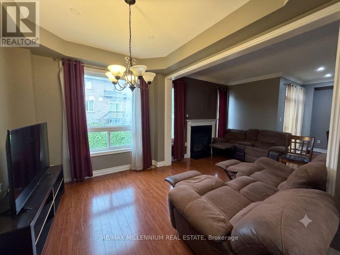 Upper - 33 Nomad Crescent, Brampton, Ontario  L6Y 5N5 - Photo 2 - W13557956