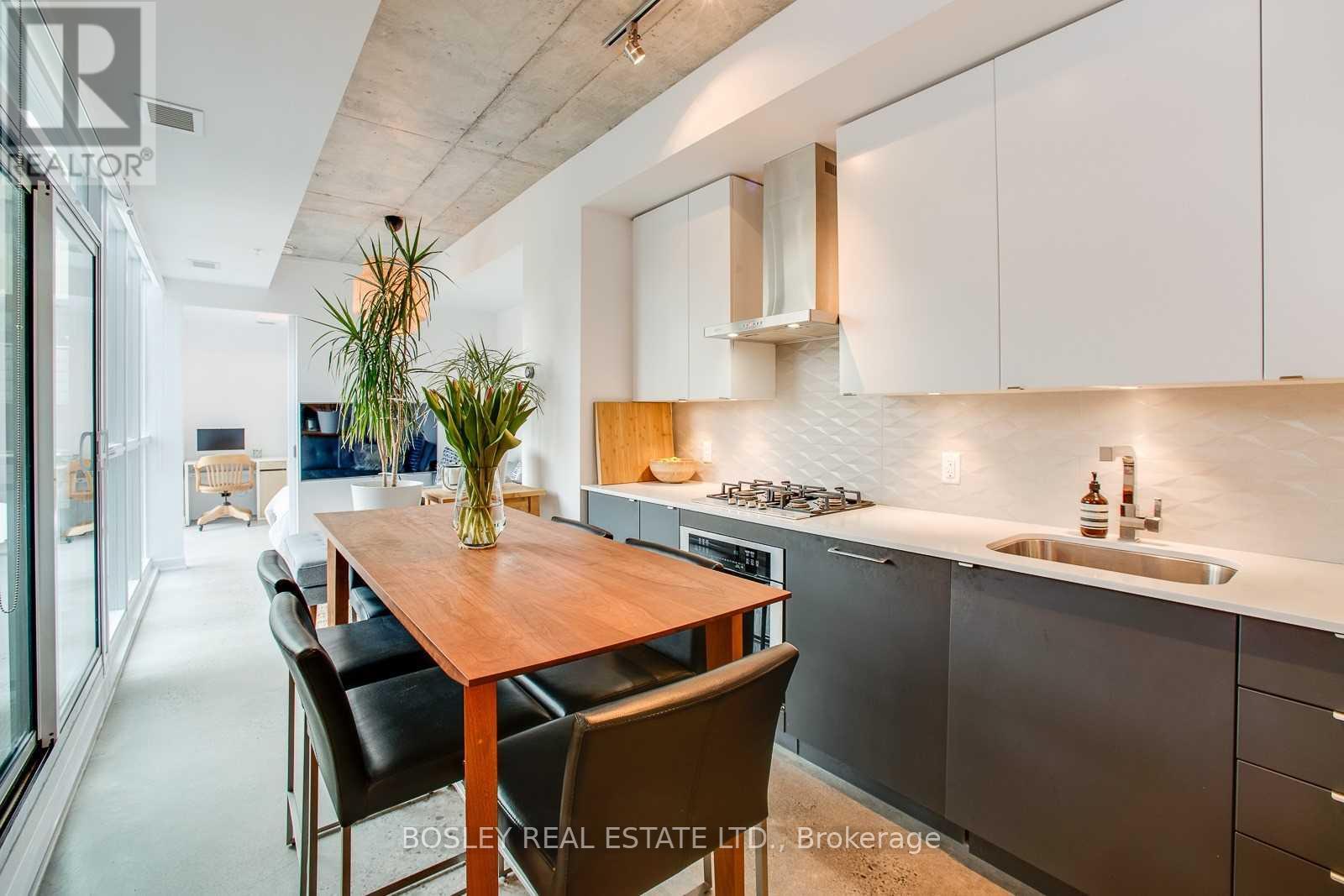 528 - 38 HOWARD PARK AVENUE, Toronto (Roncesvalles)