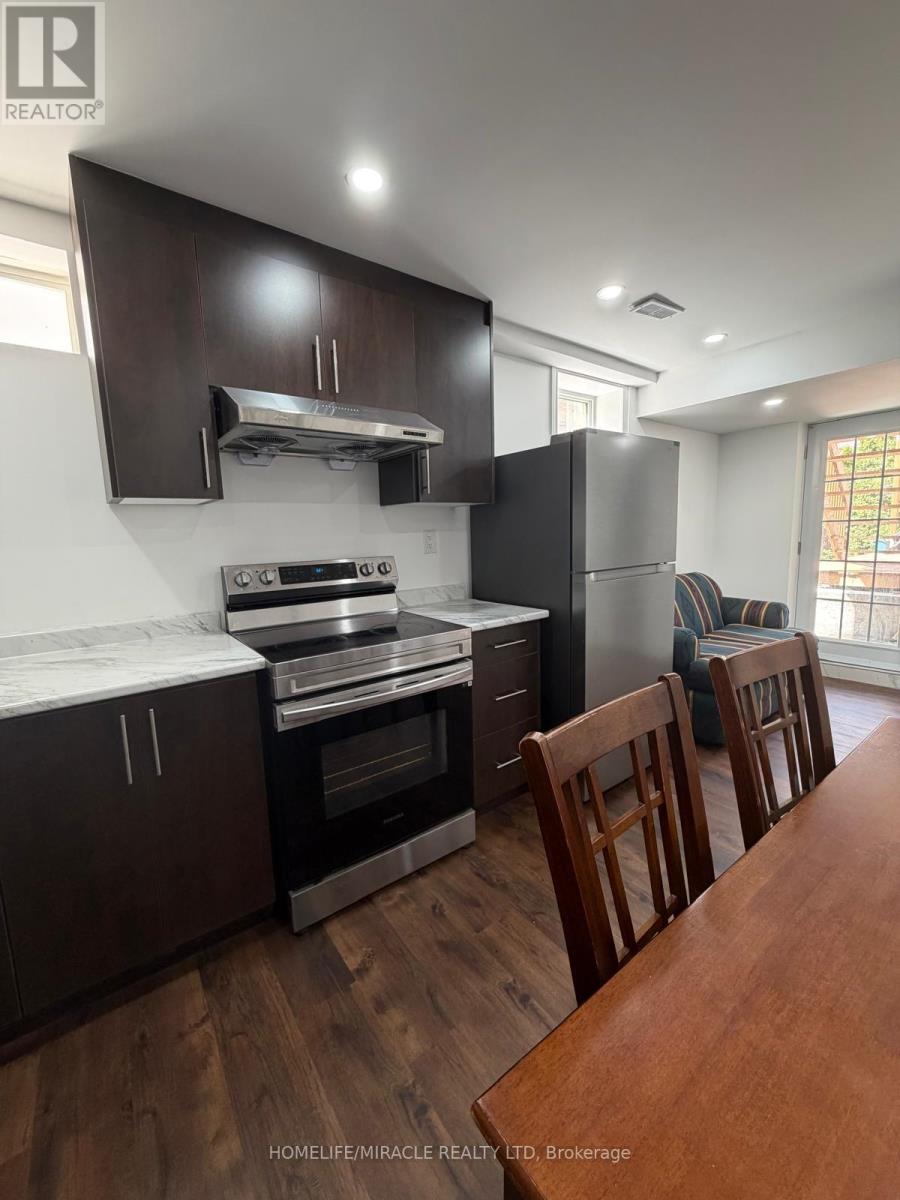28 MEADOWGLEN BOULEVARD, Halton Hills, Ontario