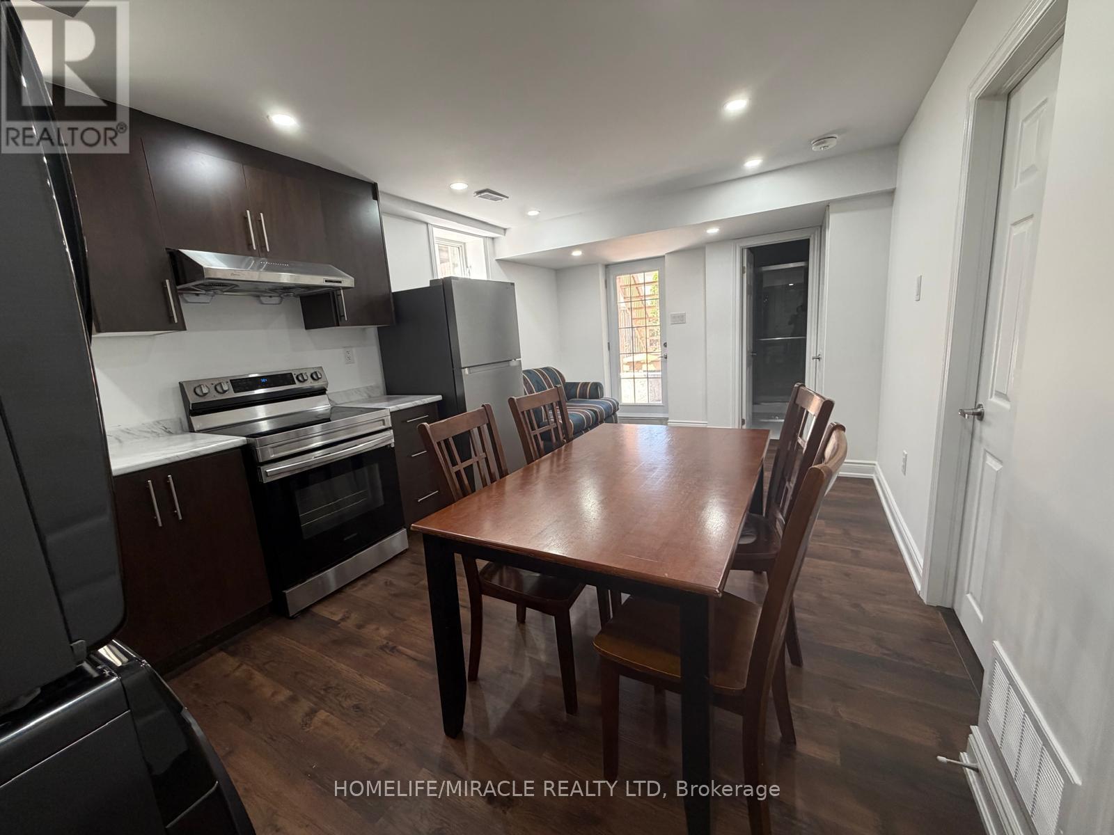 28 Meadowglen Boulevard, Halton Hills, Ontario  L7G 0B7 - Photo 3 - W13557680