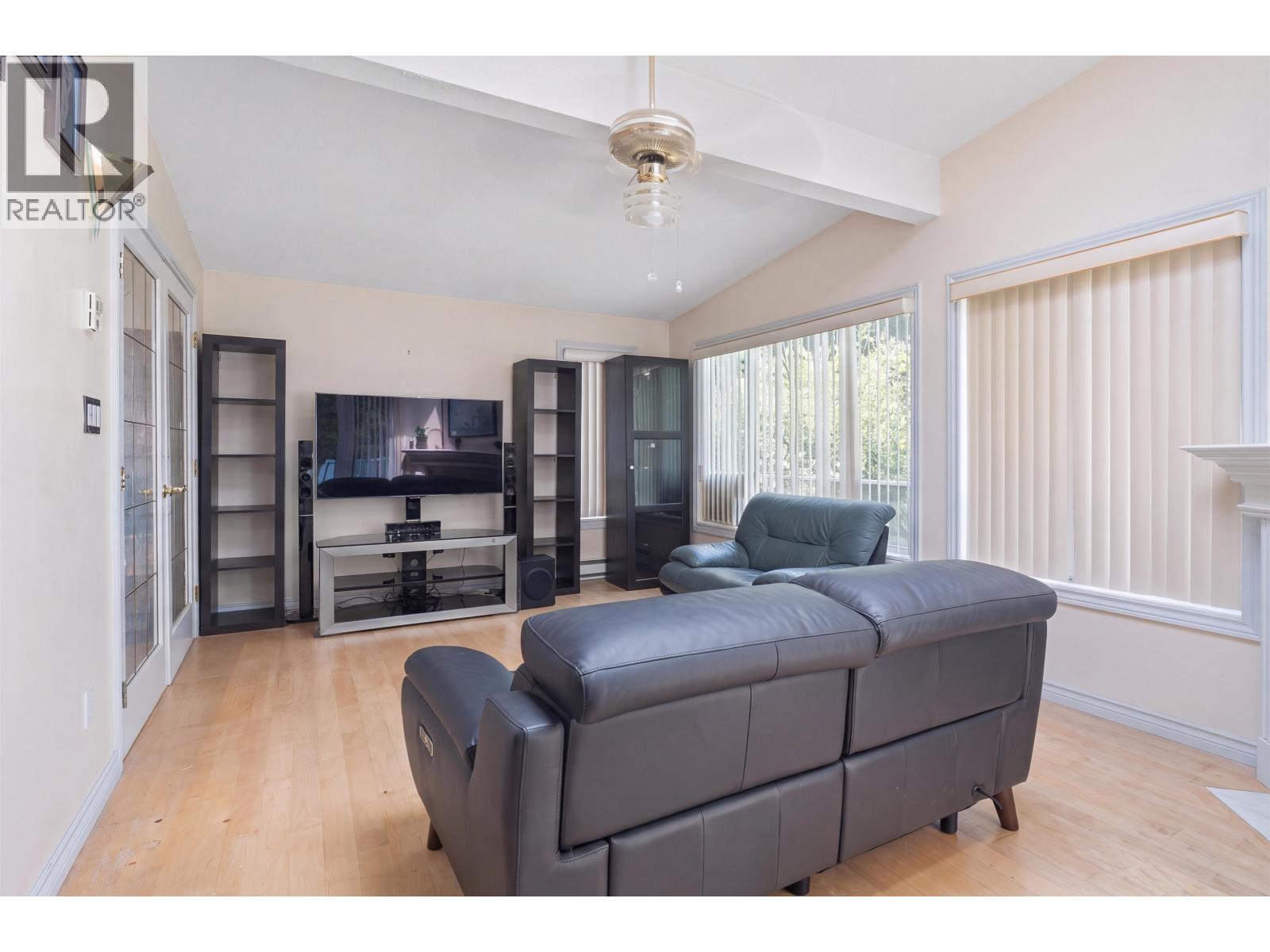 3099 Dryden Way, North Vancouver, British Columbia  V7K 2A3 - Photo 6 - R3145593