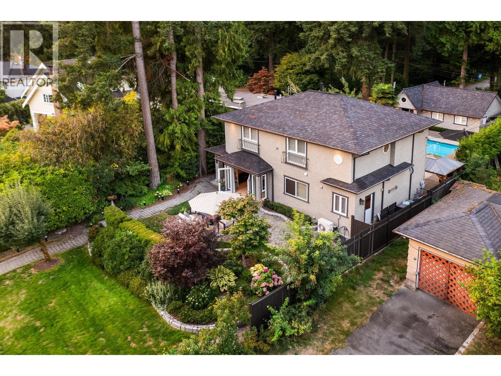 1018 W 19TH STREET, North Vancouver, British Columbia