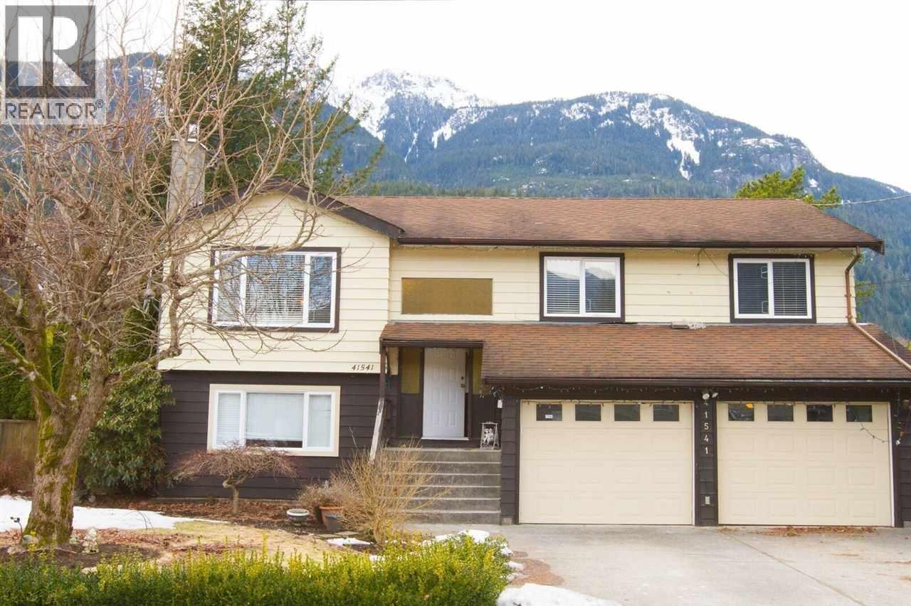 41541 BRENNAN STREET, Squamish