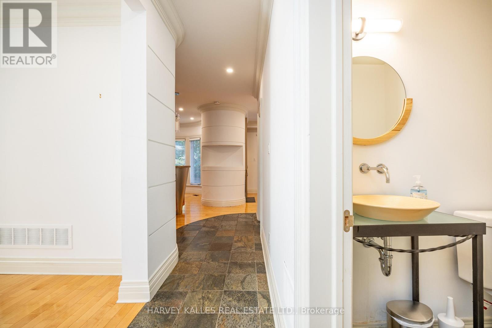 495 Deloraine Avenue, Toronto (Bedford Park-Nortown), Ontario  M5M 2C1 - Photo 10 - C13558170