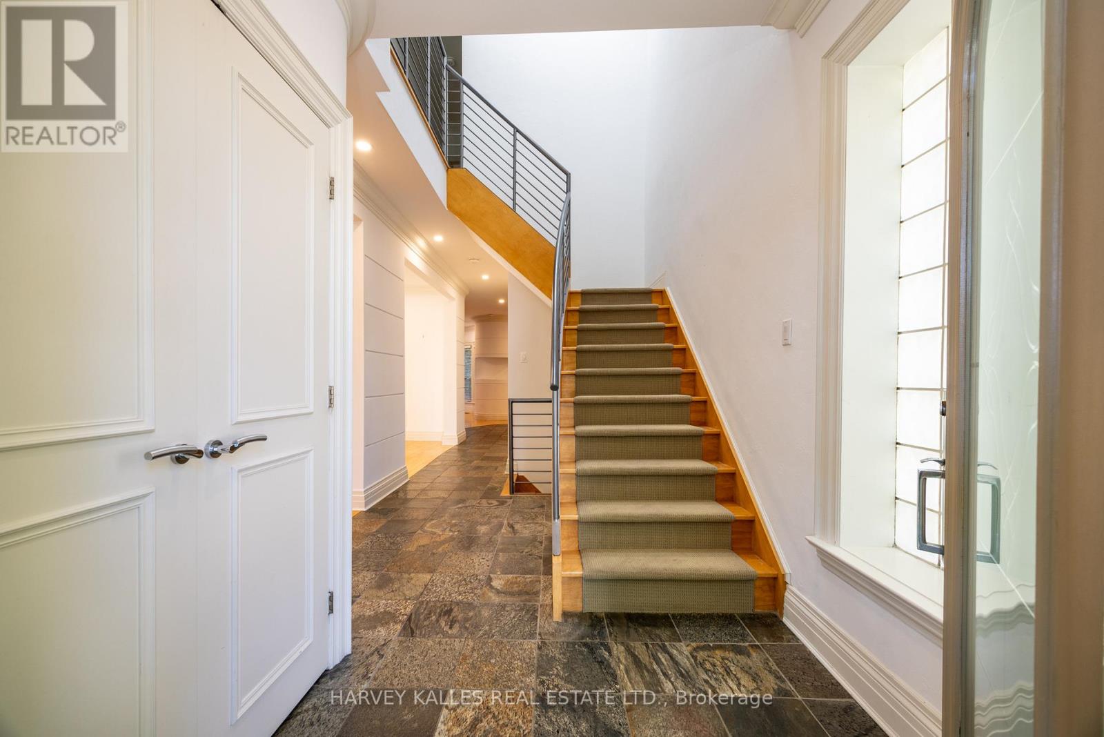 495 Deloraine Avenue, Toronto (Bedford Park-Nortown), Ontario  M5M 2C1 - Photo 2 - C13558170