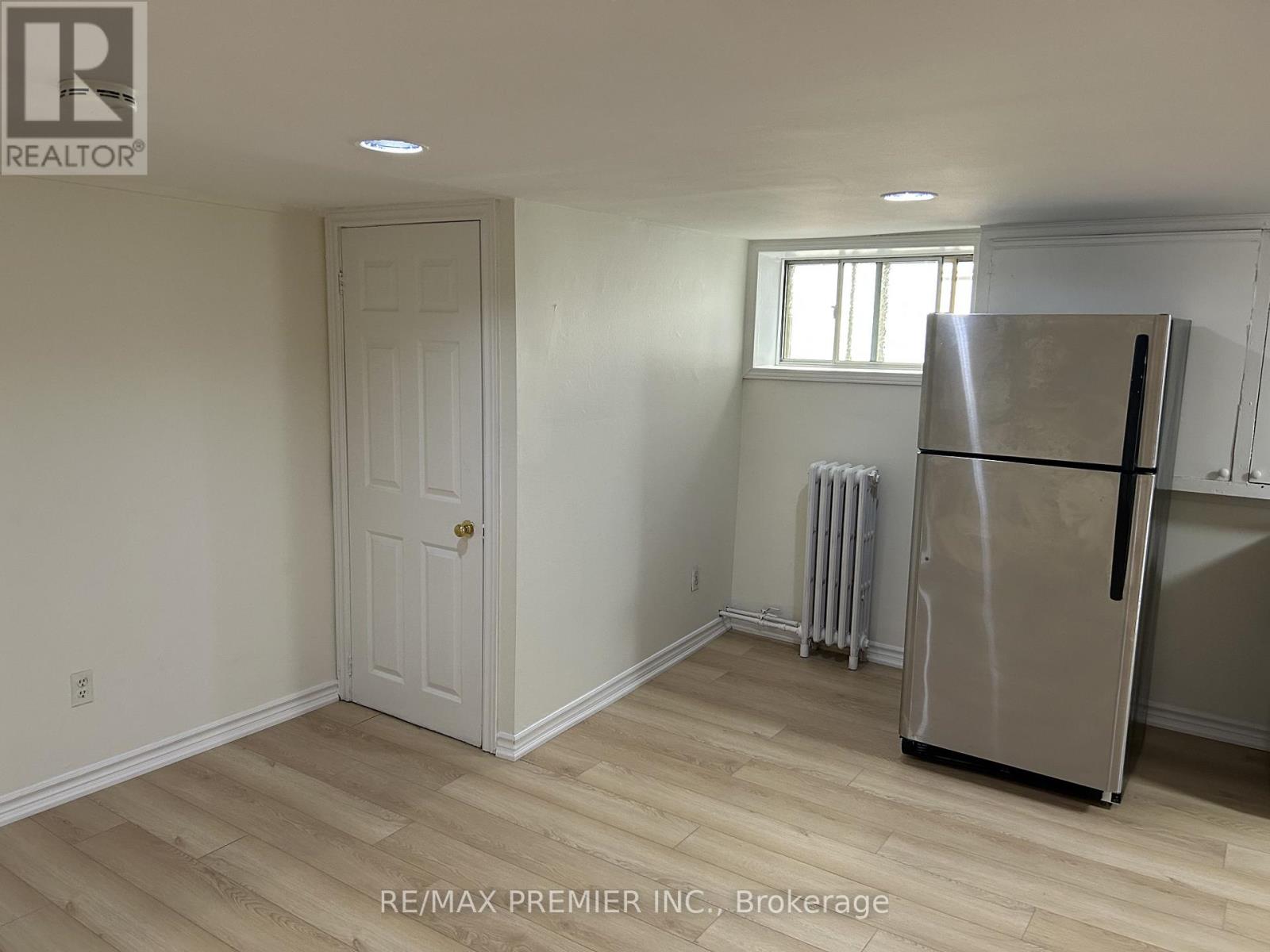 G - 1342 Pape Avenue, Toronto, Ontario  M4K 3X2 - Photo 4 - E13558176