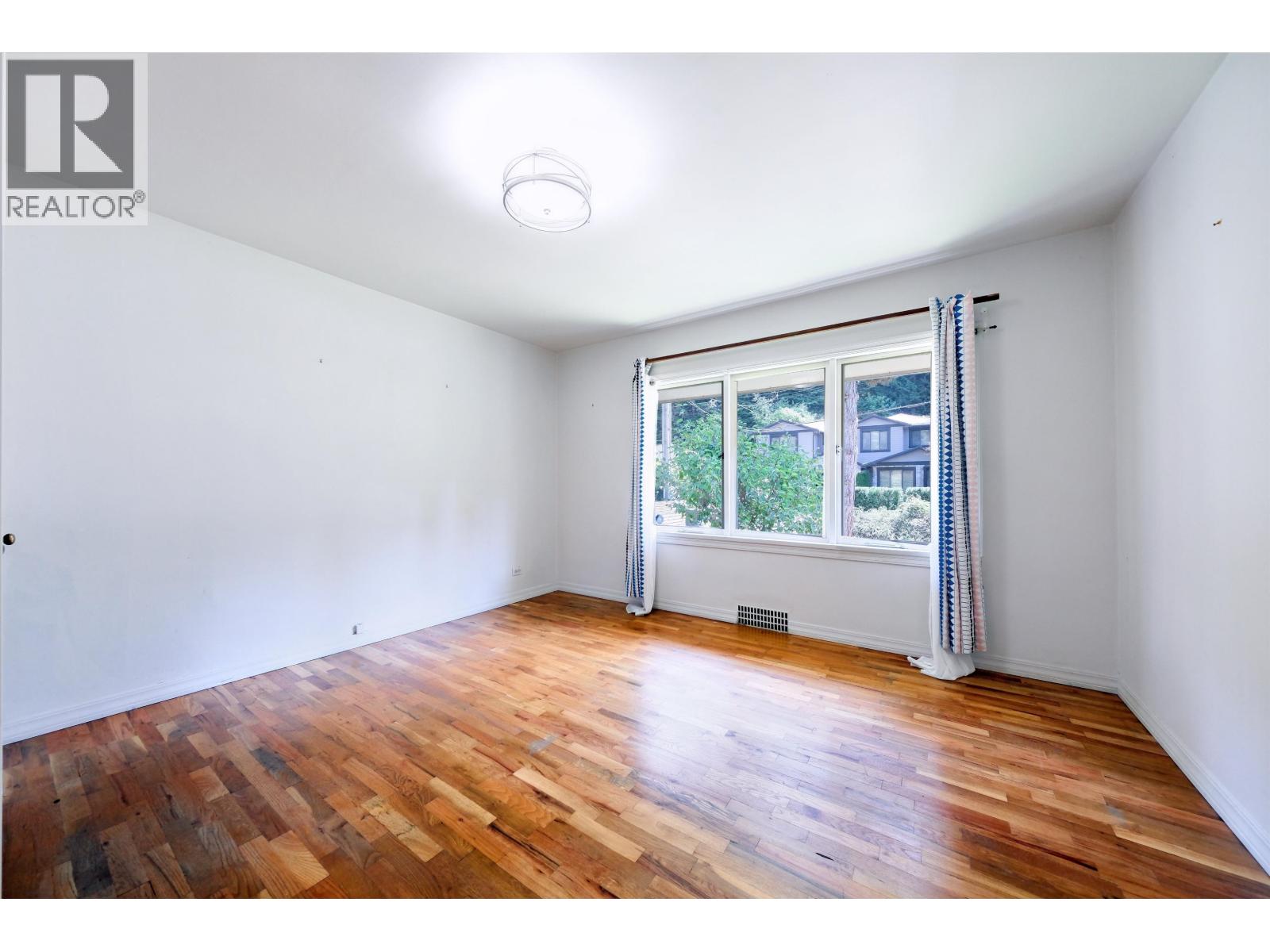 3775 Emerald Drive, North Vancouver, British Columbia  V7R 3B6 - Photo 15 - R3145523