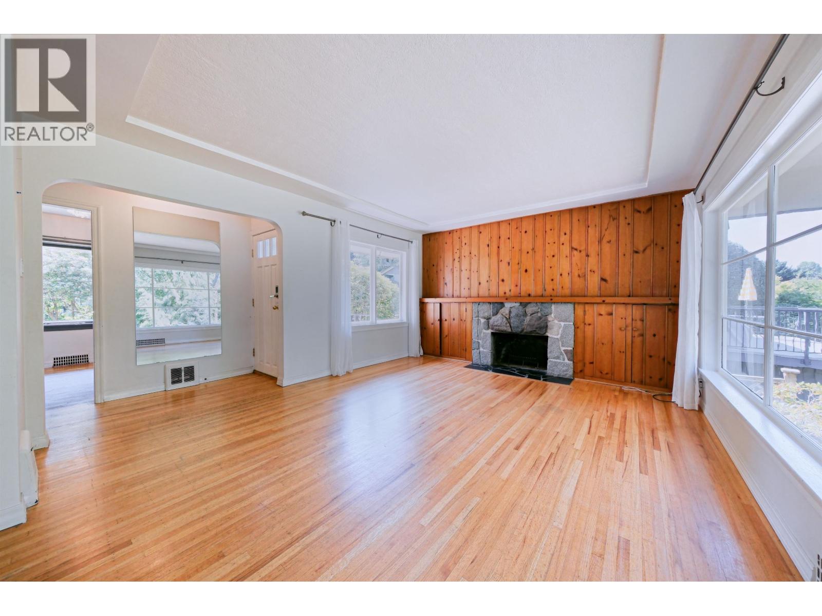 3775 Emerald Drive, North Vancouver, British Columbia  V7R 3B6 - Photo 8 - R3145523