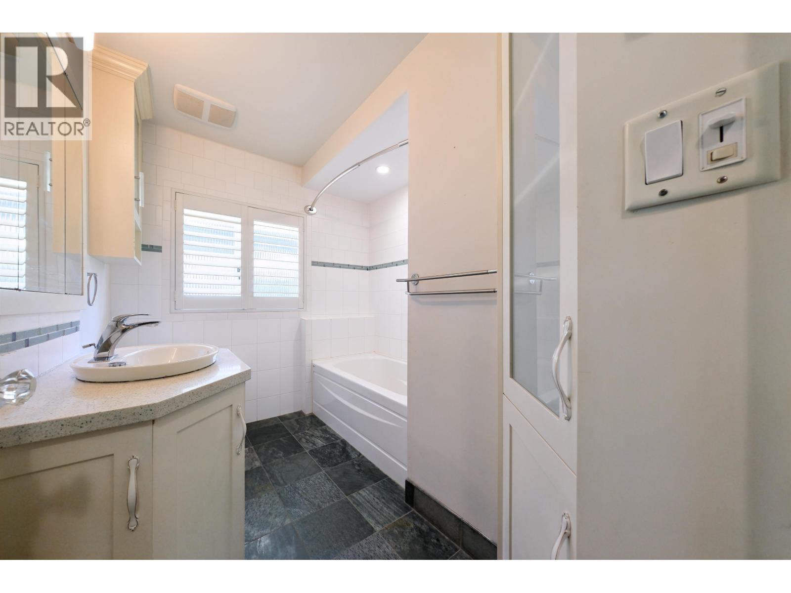 3775 Emerald Drive, North Vancouver, British Columbia  V7R 3B6 - Photo 13 - R3145523