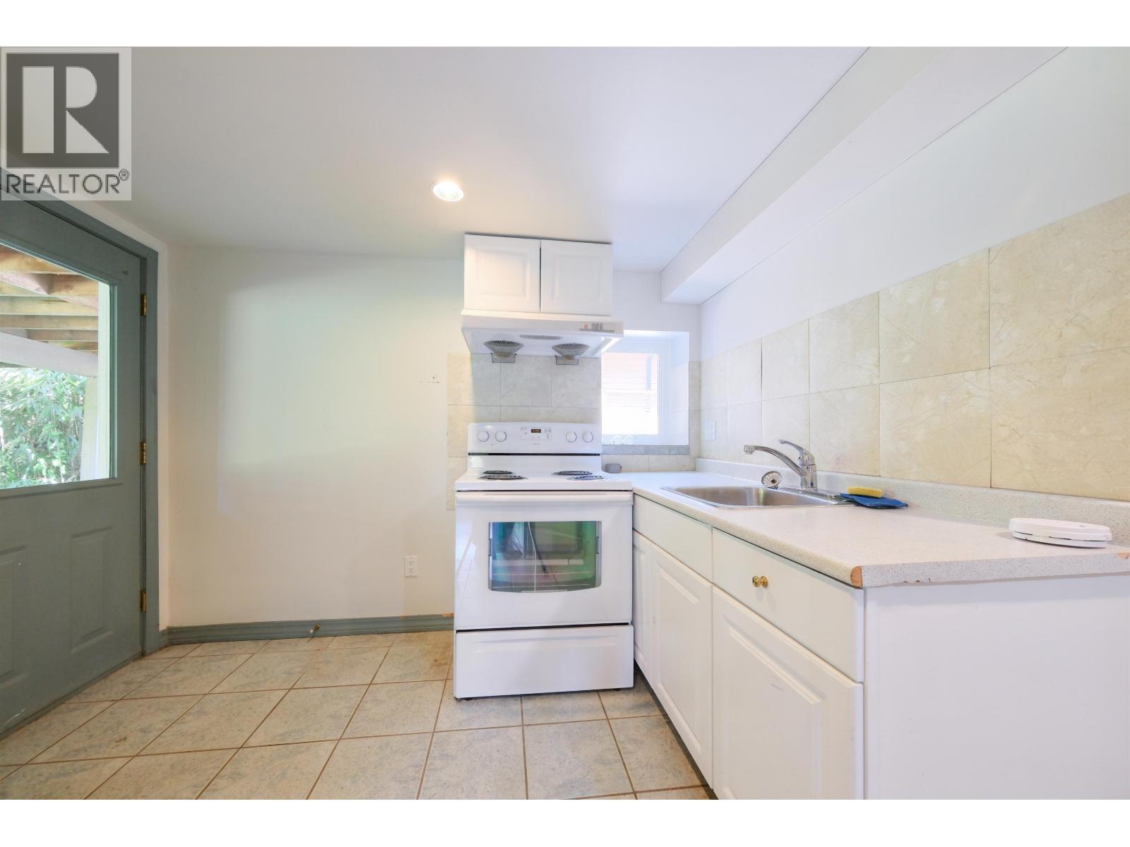 3775 Emerald Drive, North Vancouver, British Columbia  V7R 3B6 - Photo 27 - R3145523