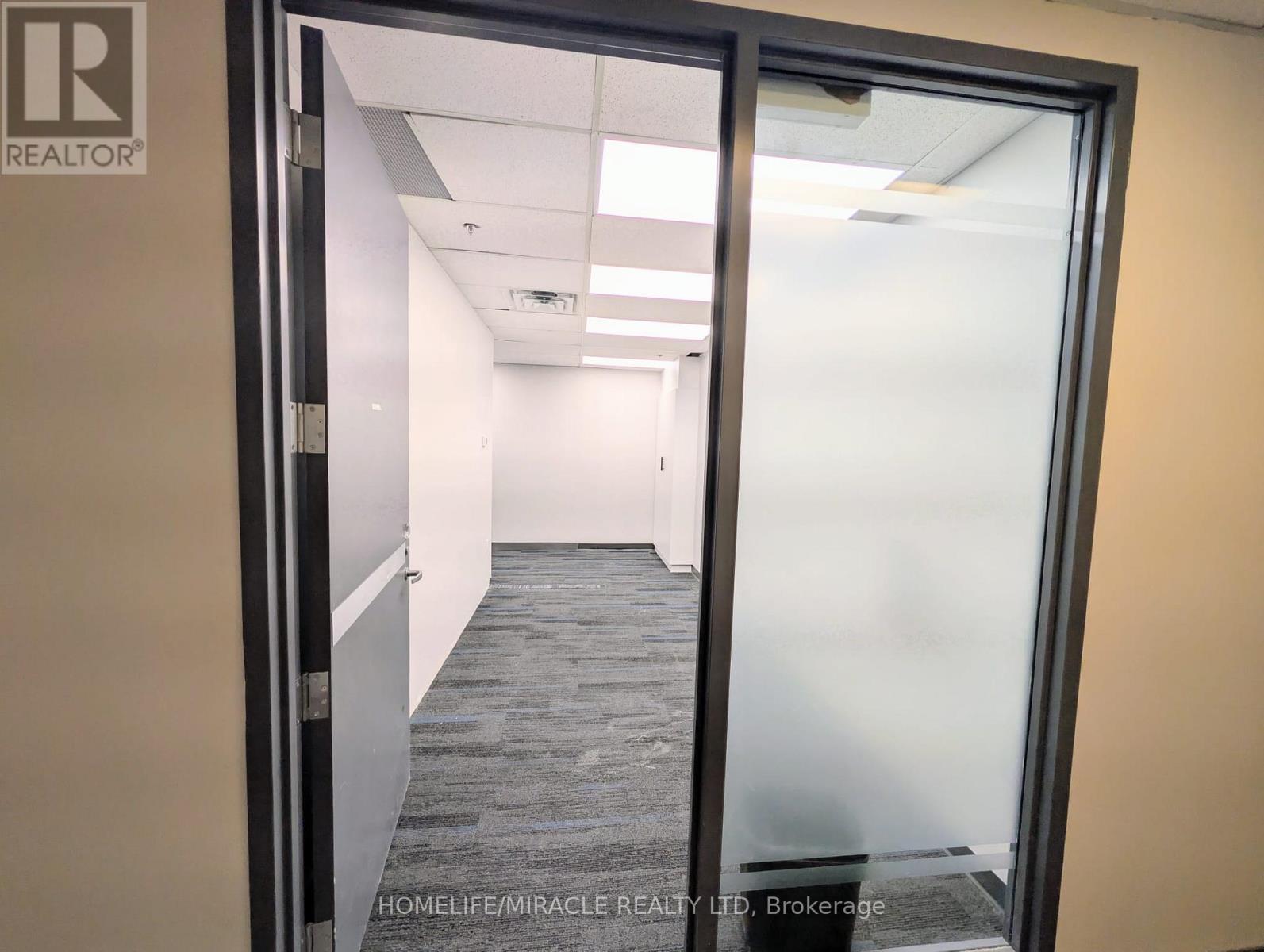 207 - 6660 Kennedy Road, Mississauga, Ontario  L5T 2M9 - Photo 1 - W13558132