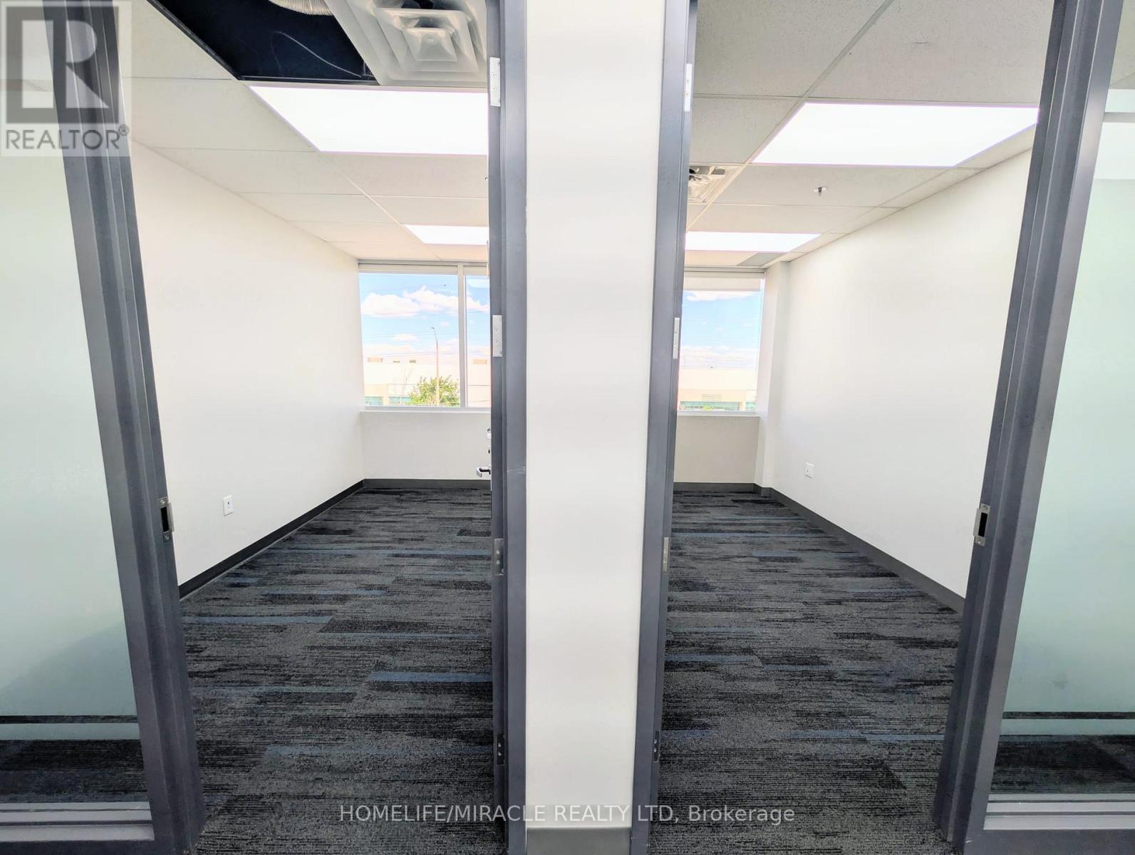 207 - 6660 Kennedy Road, Mississauga, Ontario  L5T 2M9 - Photo 3 - W13558132