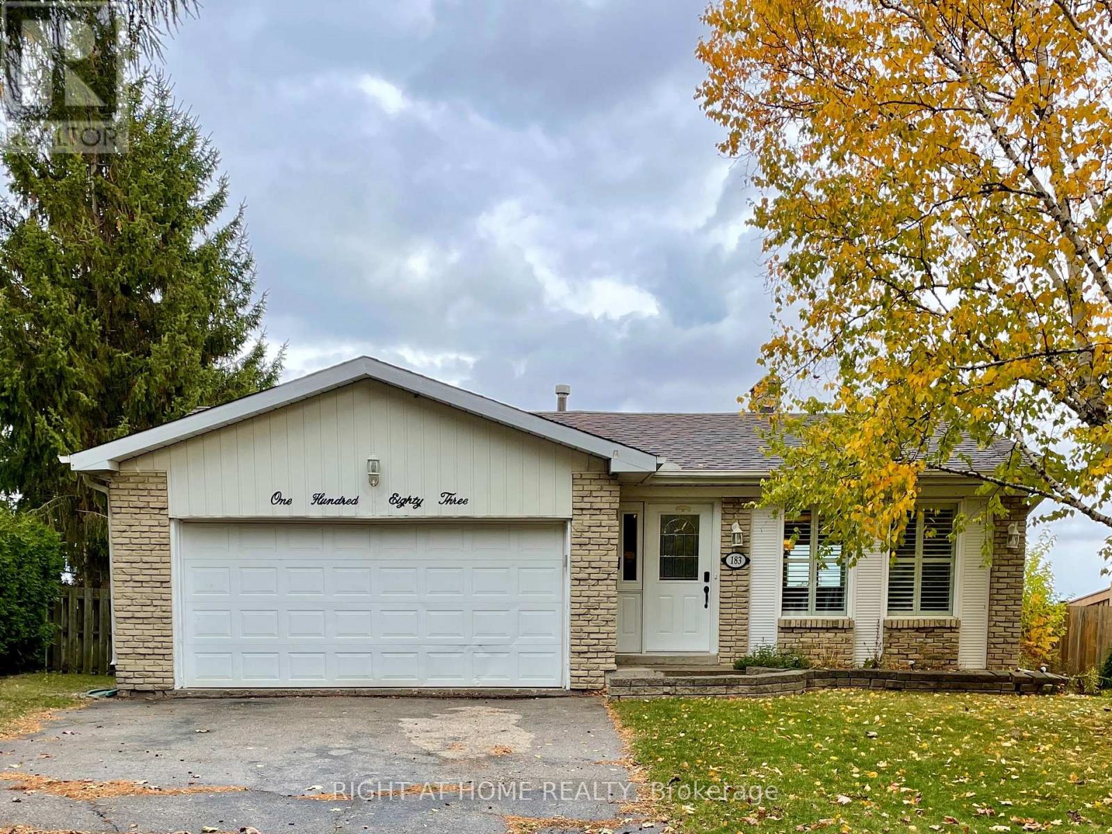 UPPER - 183 AUTUMN HILL CRESCENT