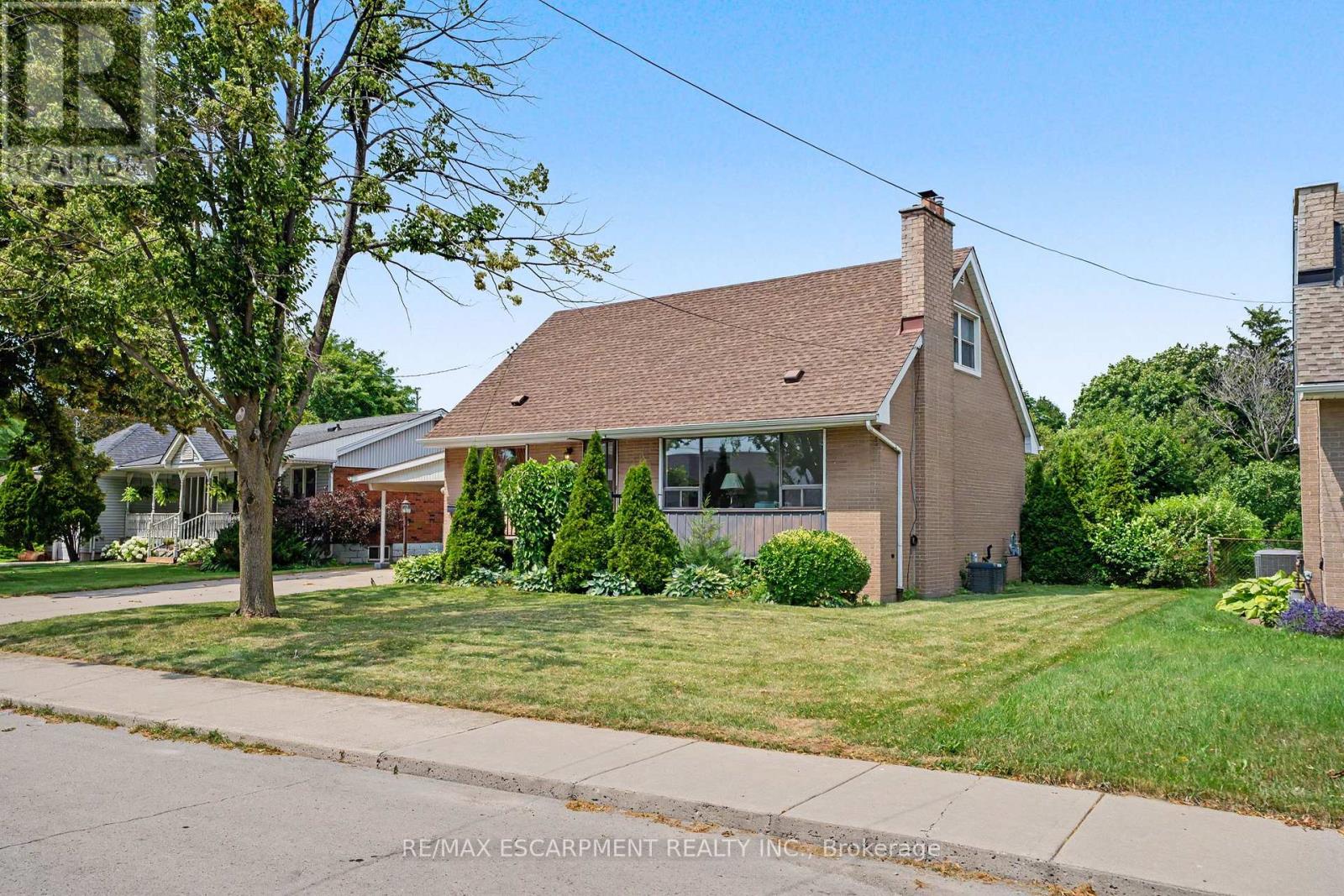 11 Marshall Avenue, Hamilton, Ontario  L8T 1W9 - Photo 2 - X13558196