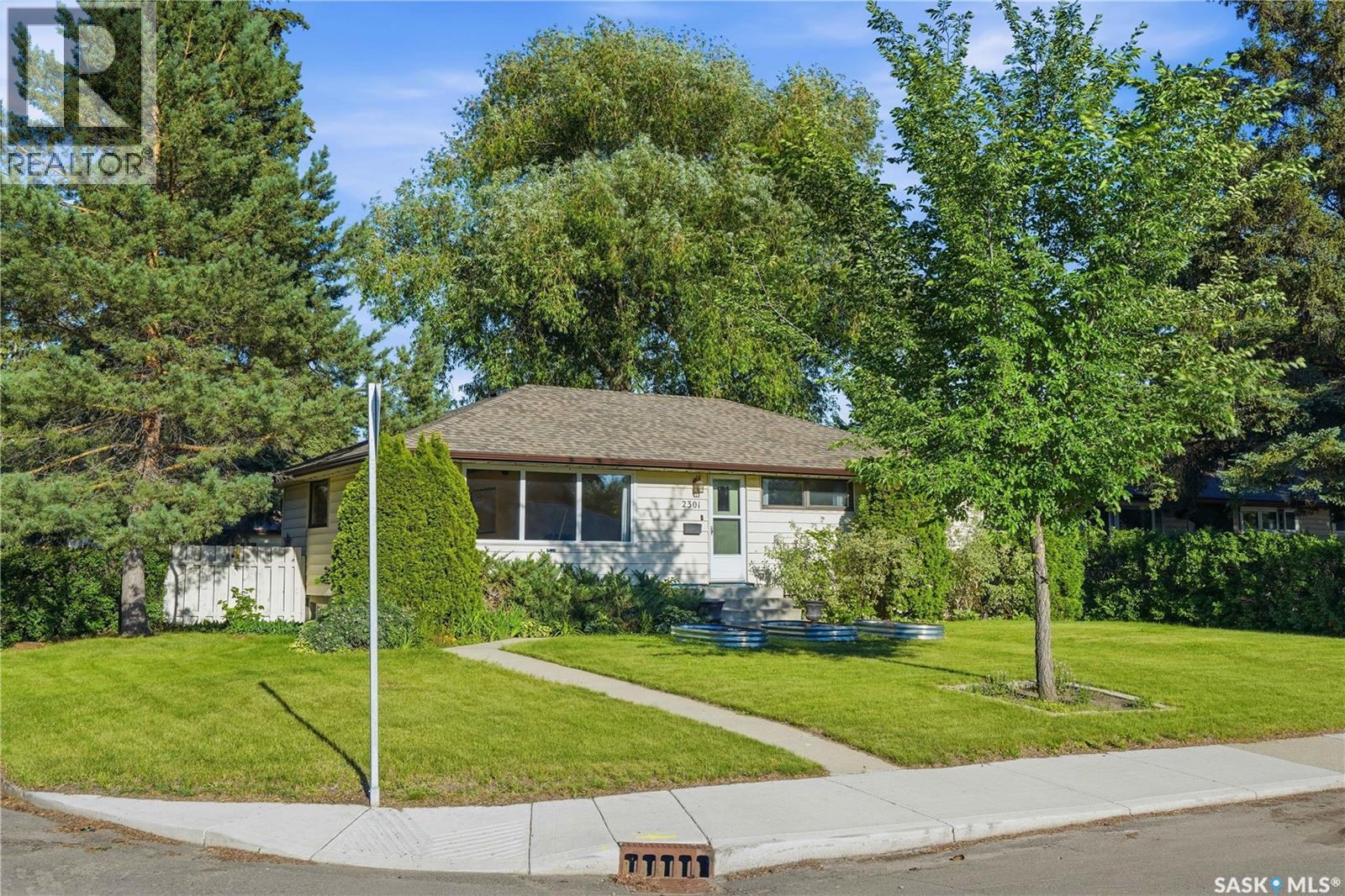 2301 Cairns Avenue, Saskatoon, Saskatchewan  S7J 1T9 - Photo 1 - SK042425