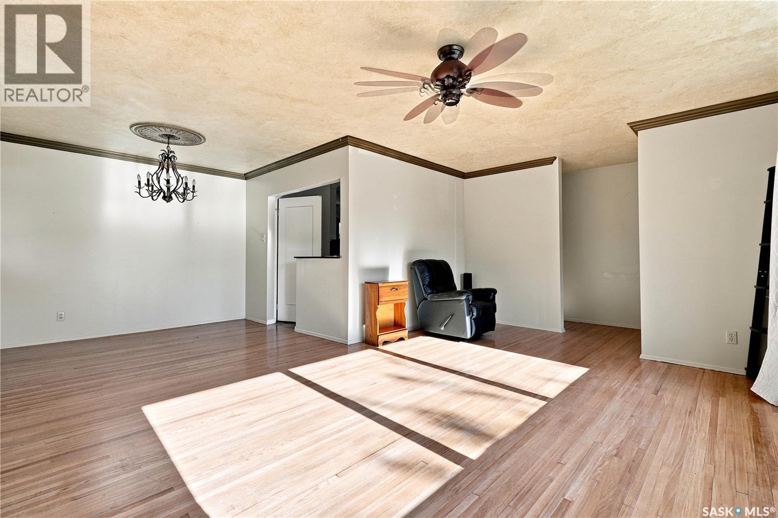 2301 Cairns Avenue, Saskatoon, Saskatchewan  S7J 1T9 - Photo 8 - SK042425