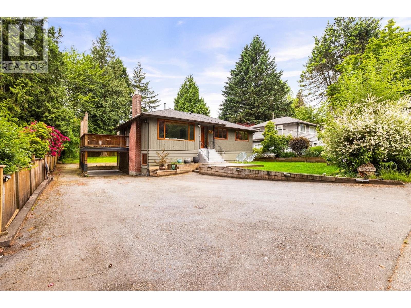 1561 MERLYNN CRESCENT, North Vancouver