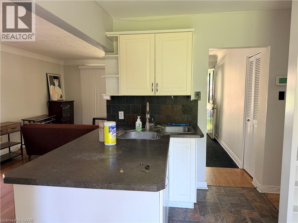 201 Lourdes Street, Waterloo, Ontario  N2L 1N8 - Photo 5 - 40847499
