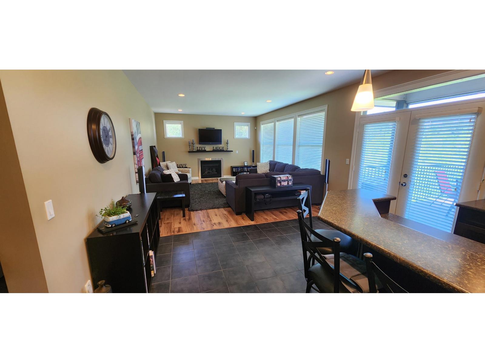 34324 White Avenue, Mission, British Columbia  V2V 0B4 - Photo 8 - R3145366