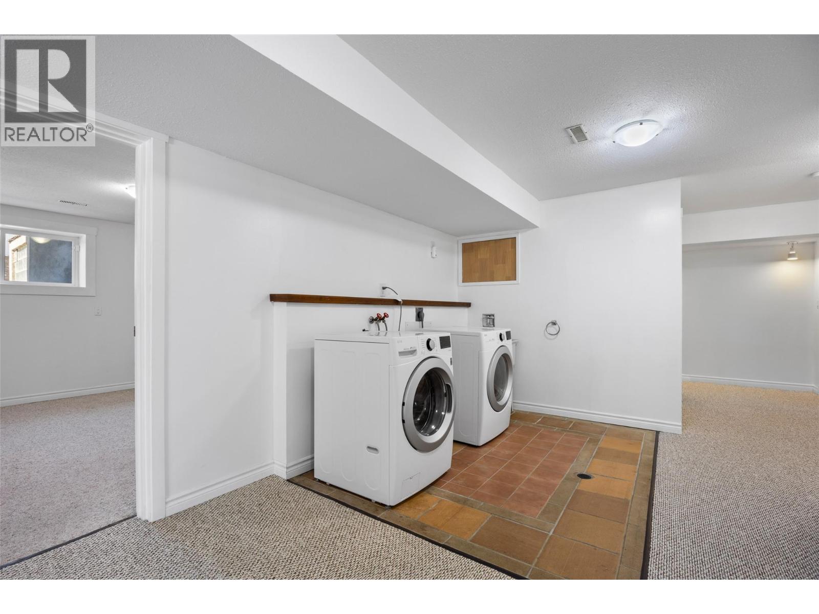 2402 Parkview Drive, Kamloops, British Columbia  V2B 7J1 - Photo 22 - 10393673