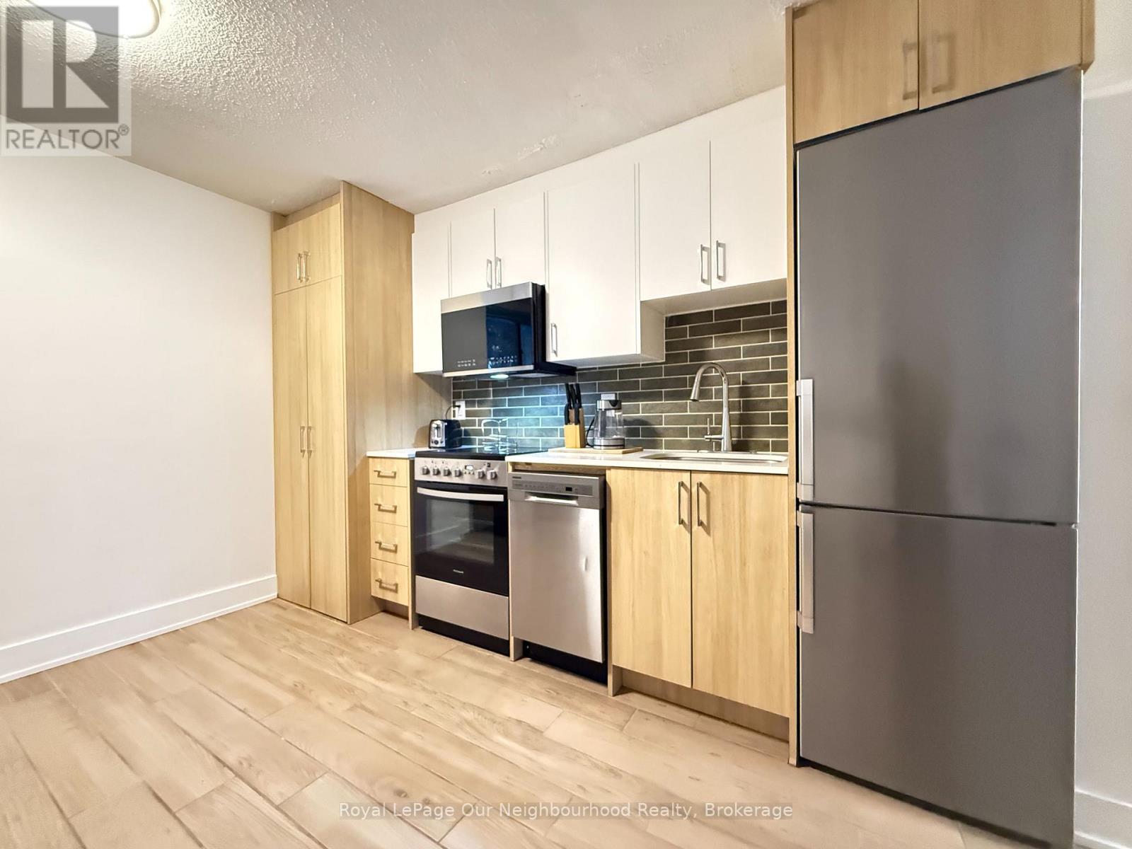 104 - 160 Dowling Avenue, Toronto (South Parkdale), Ontario  M6K 3A6 - Photo 2 - W13558368