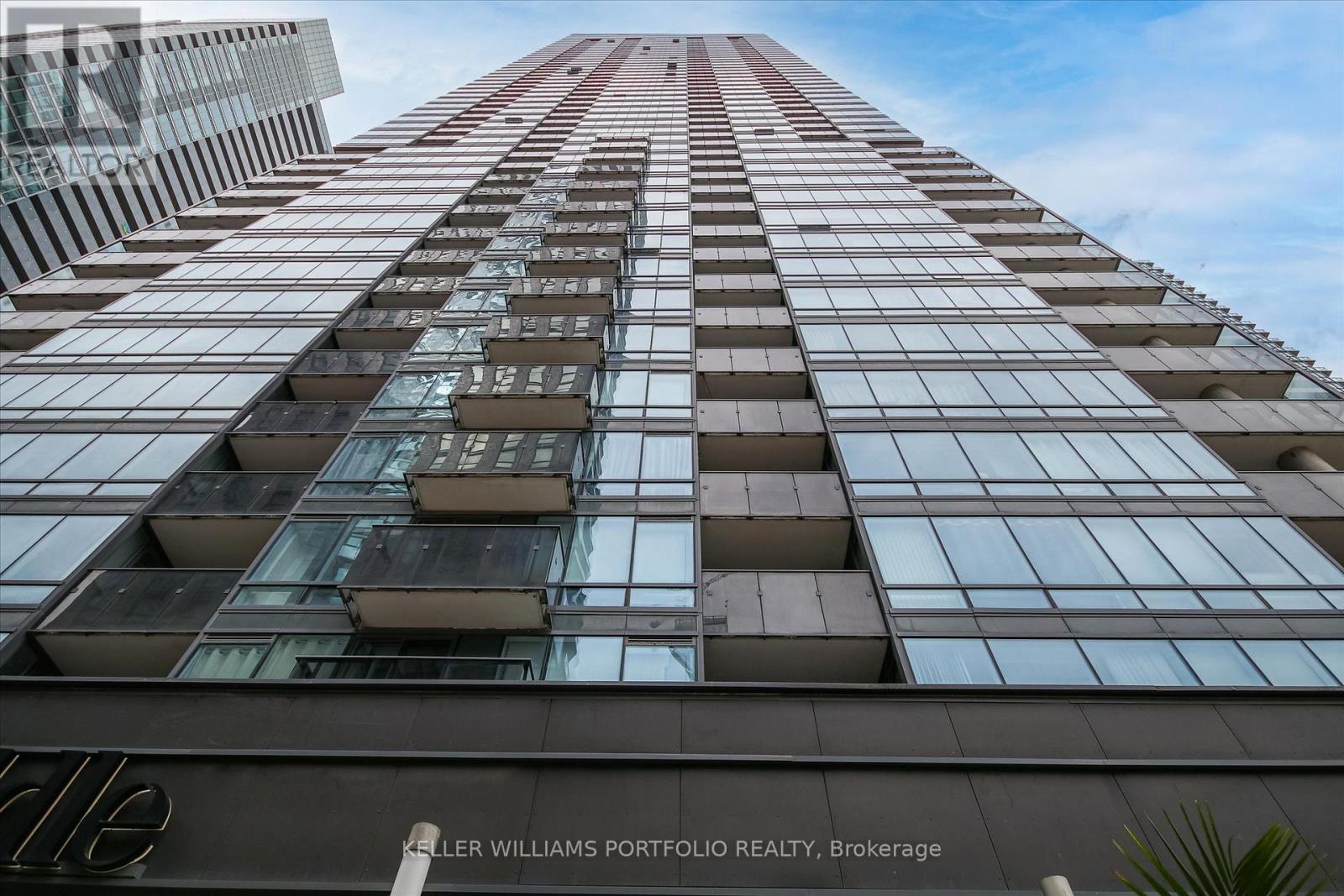 2402 - 295 ADELAIDE STREET W, Toronto (Waterfront Communities)