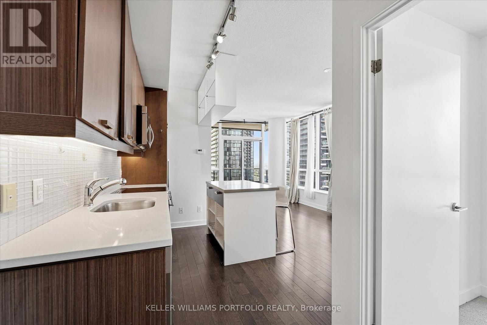 2402 - 295 Adelaide Street W, Toronto, Ontario M5V 0L4 - Photo 11 - C13558252