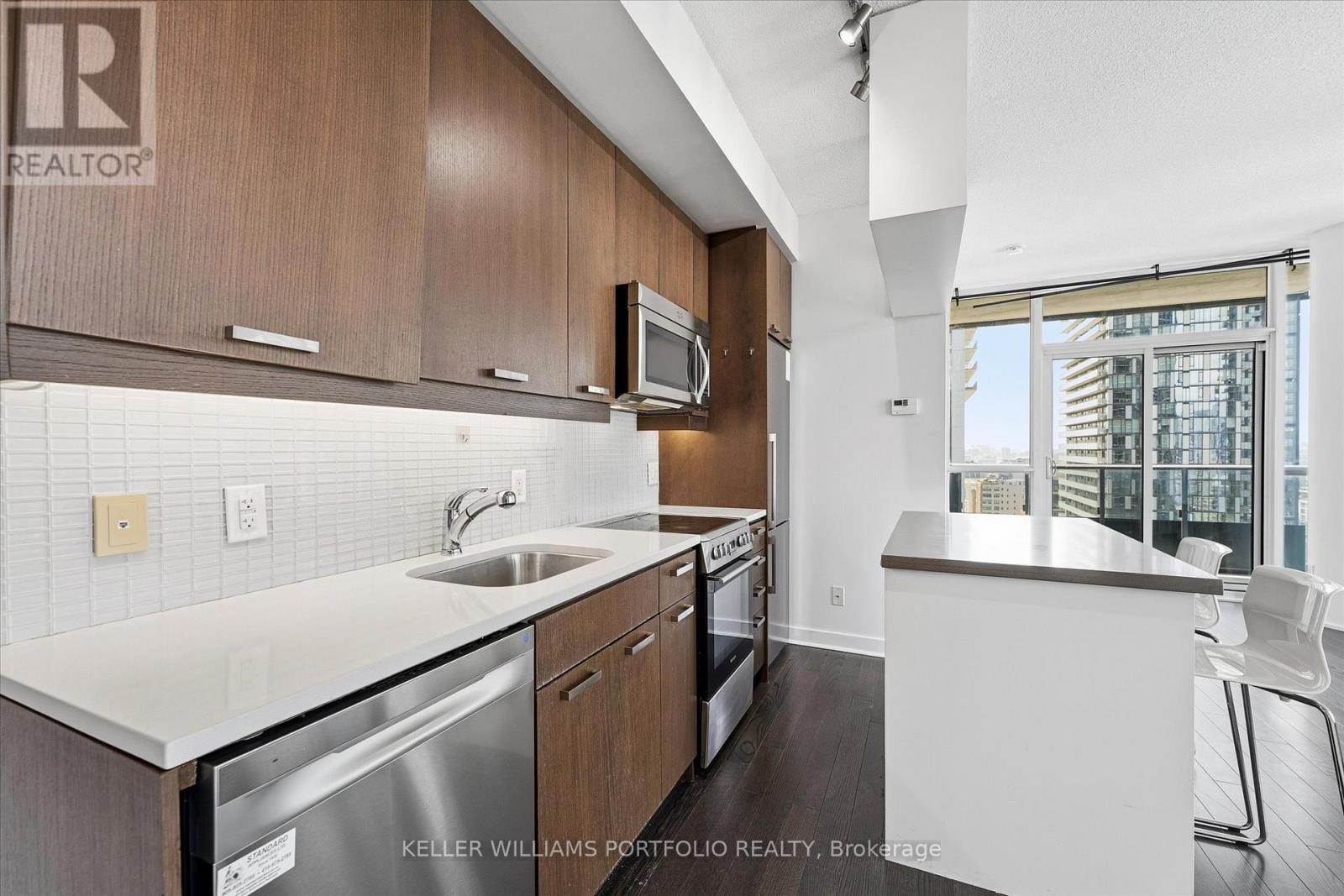 2402 - 295 Adelaide Street W, Toronto, Ontario M5V 0L4 - Photo 12 - C13558252