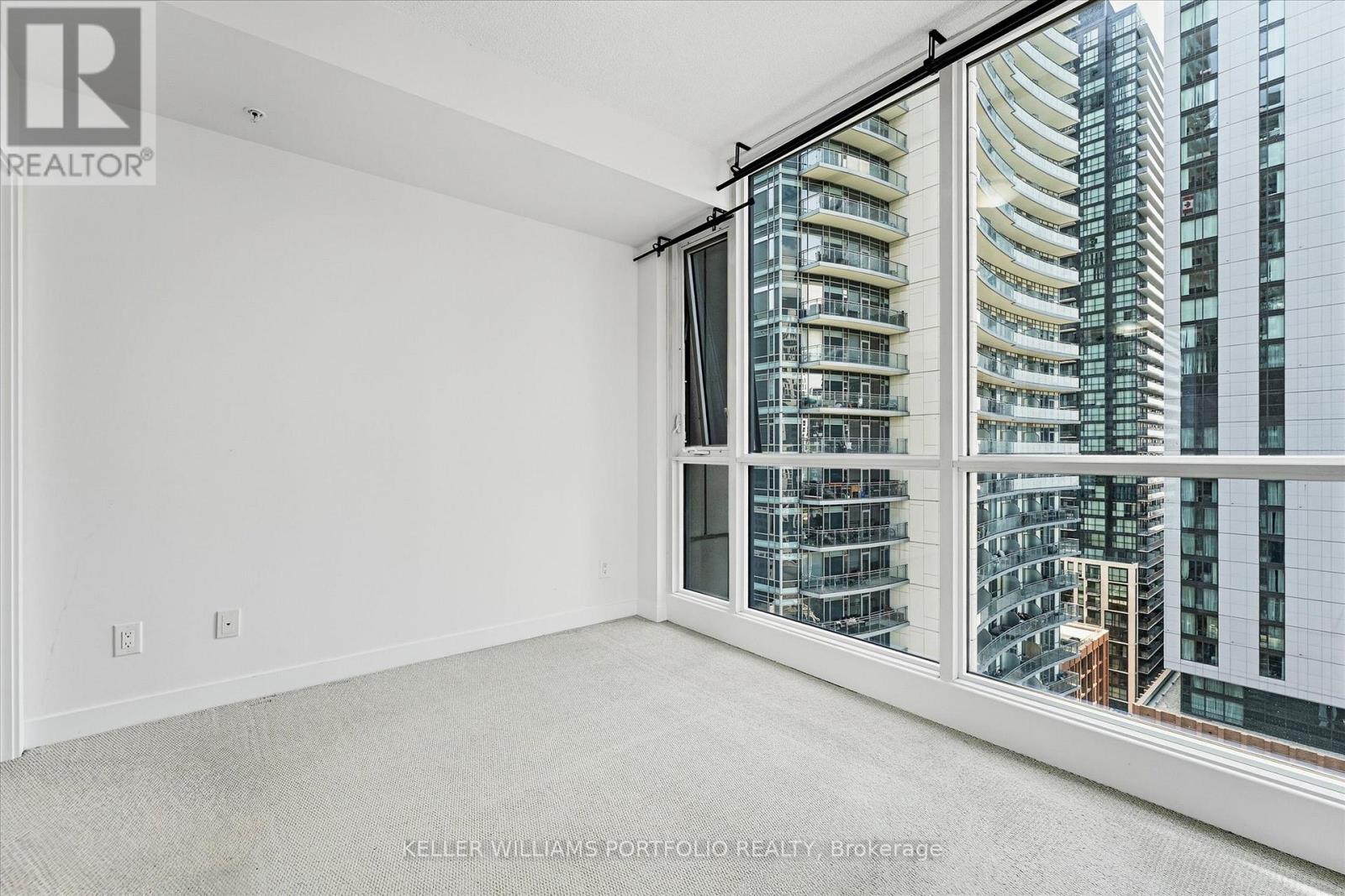 2402 - 295 Adelaide Street W, Toronto, Ontario M5V 0L4 - Photo 17 - C13558252