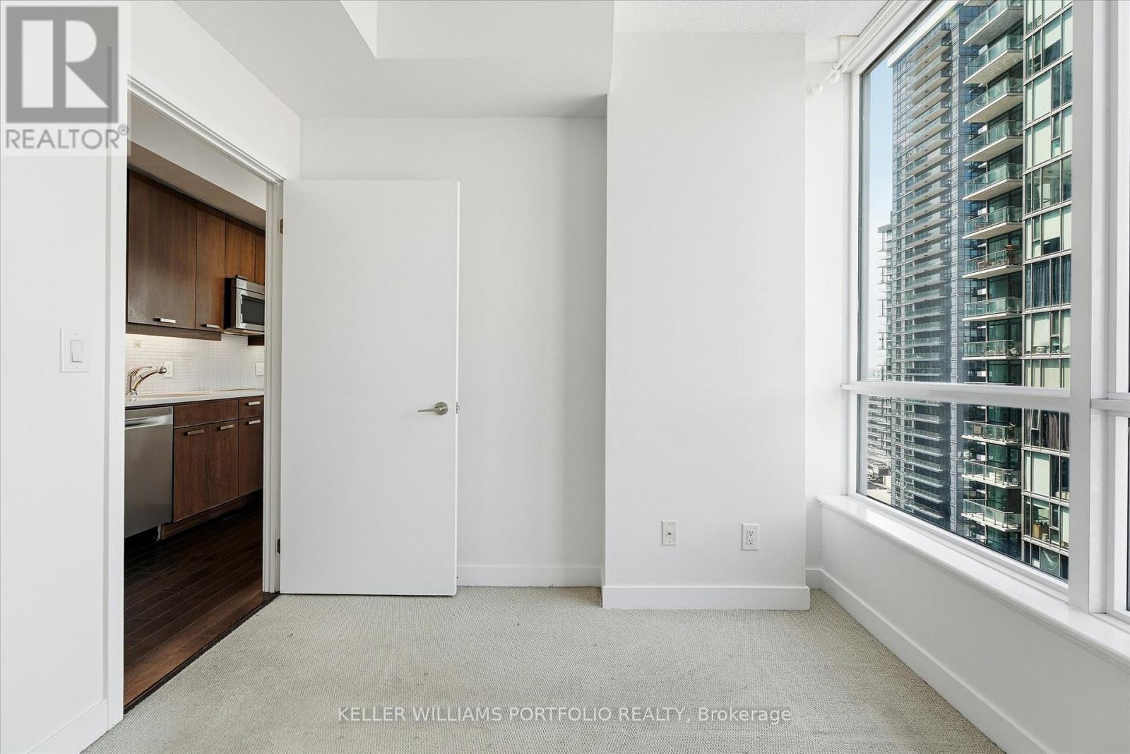 2402 - 295 Adelaide Street W, Toronto, Ontario M5V 0L4 - Photo 18 - C13558252
