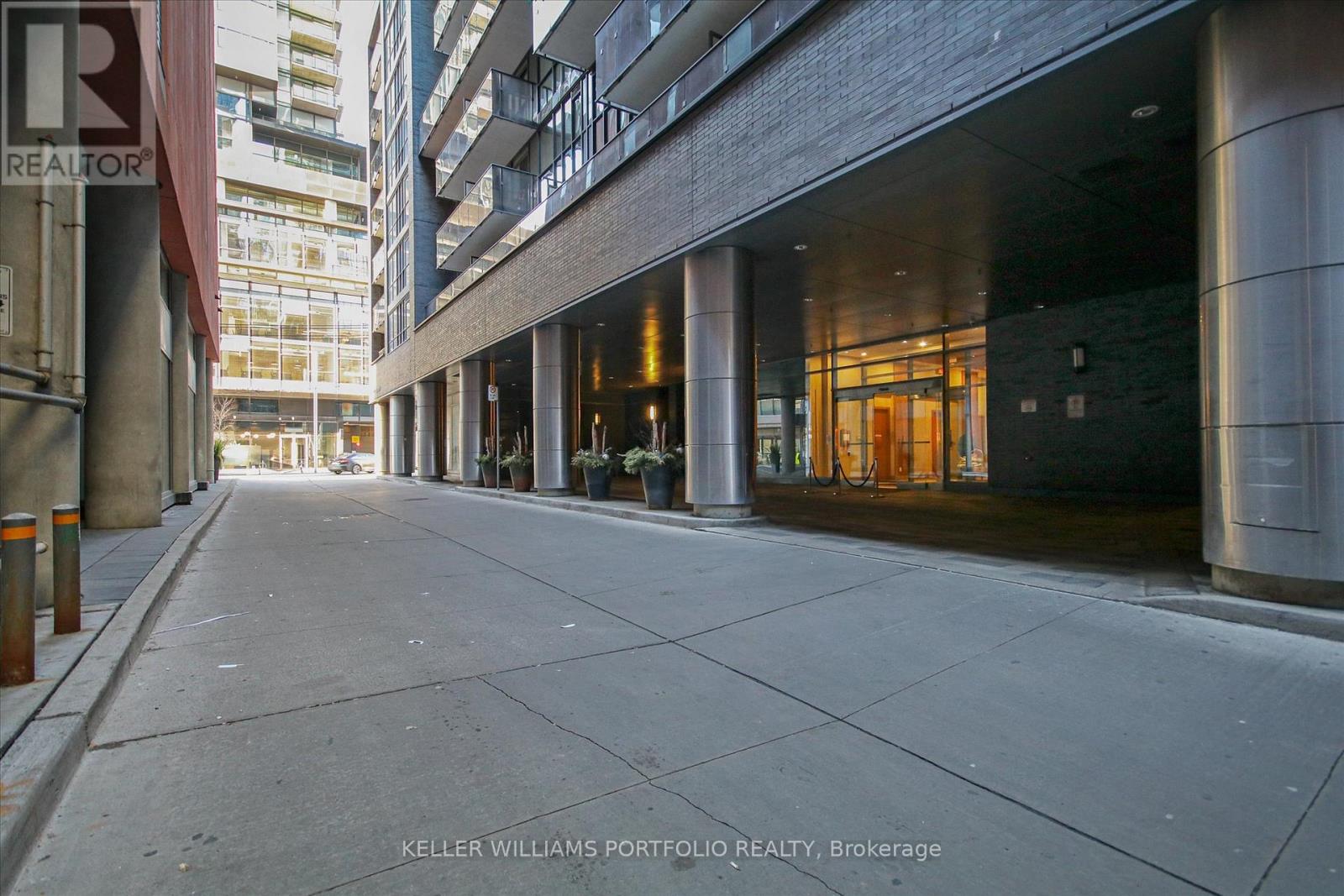 2402 - 295 Adelaide Street W, Toronto, Ontario M5V 0L4 - Photo 28 - C13558252