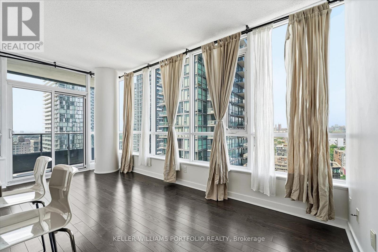 2402 - 295 Adelaide Street W, Toronto, Ontario M5V 0L4 - Photo 7 - C13558252