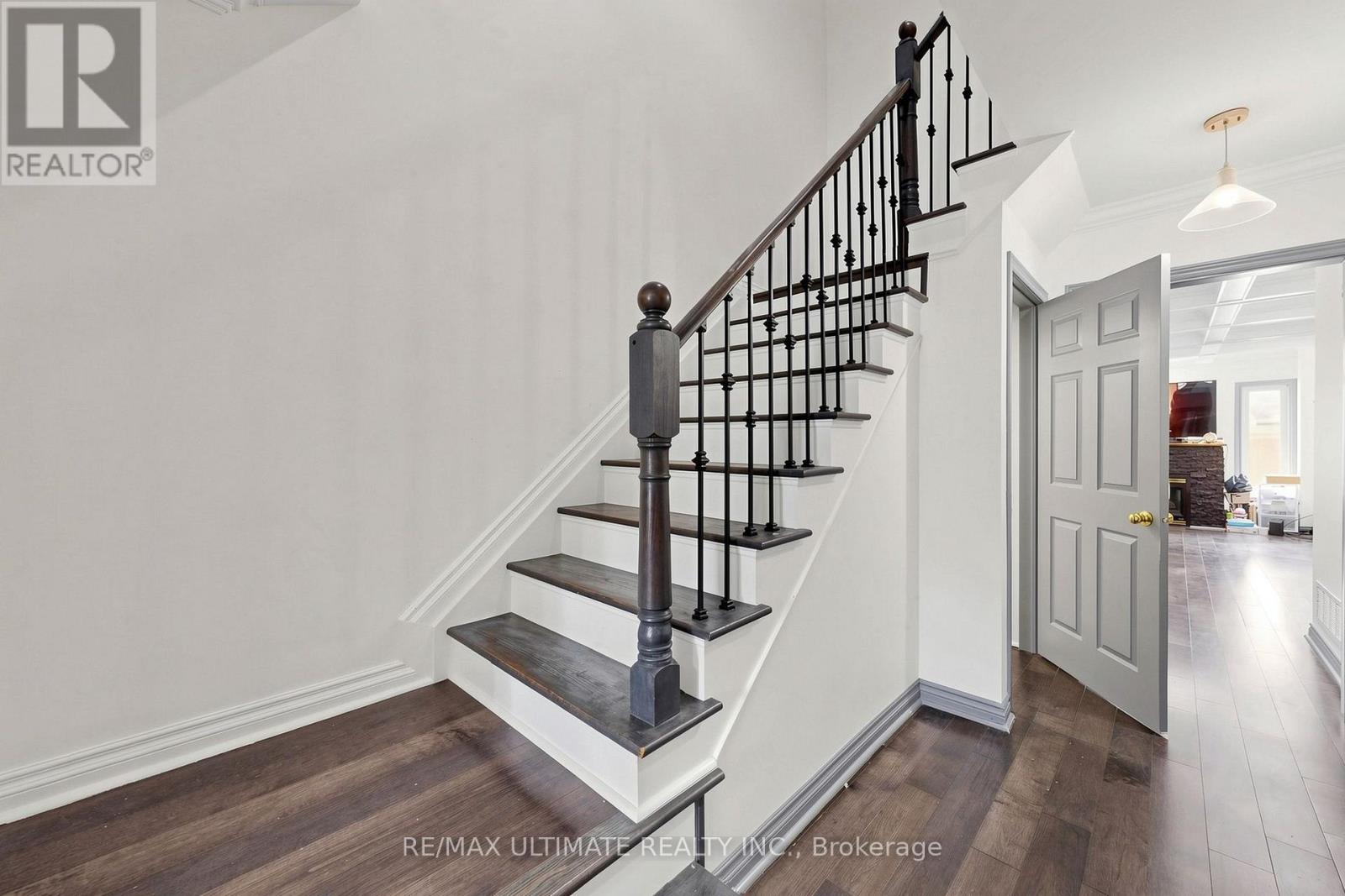 131 Foxchase Avenue, Vaughan, Ontario L4L 9H6 - Photo 3 - N13558362