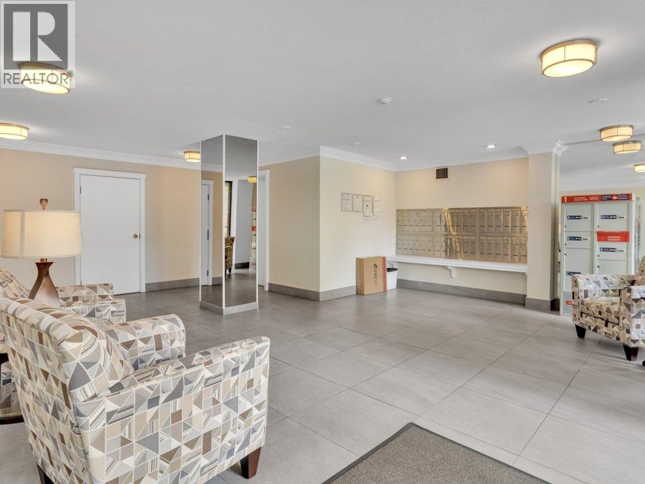 206 2140 Briar Avenue, Vancouver, British Columbia  V6L 3E3 - Photo 3 - R3145548