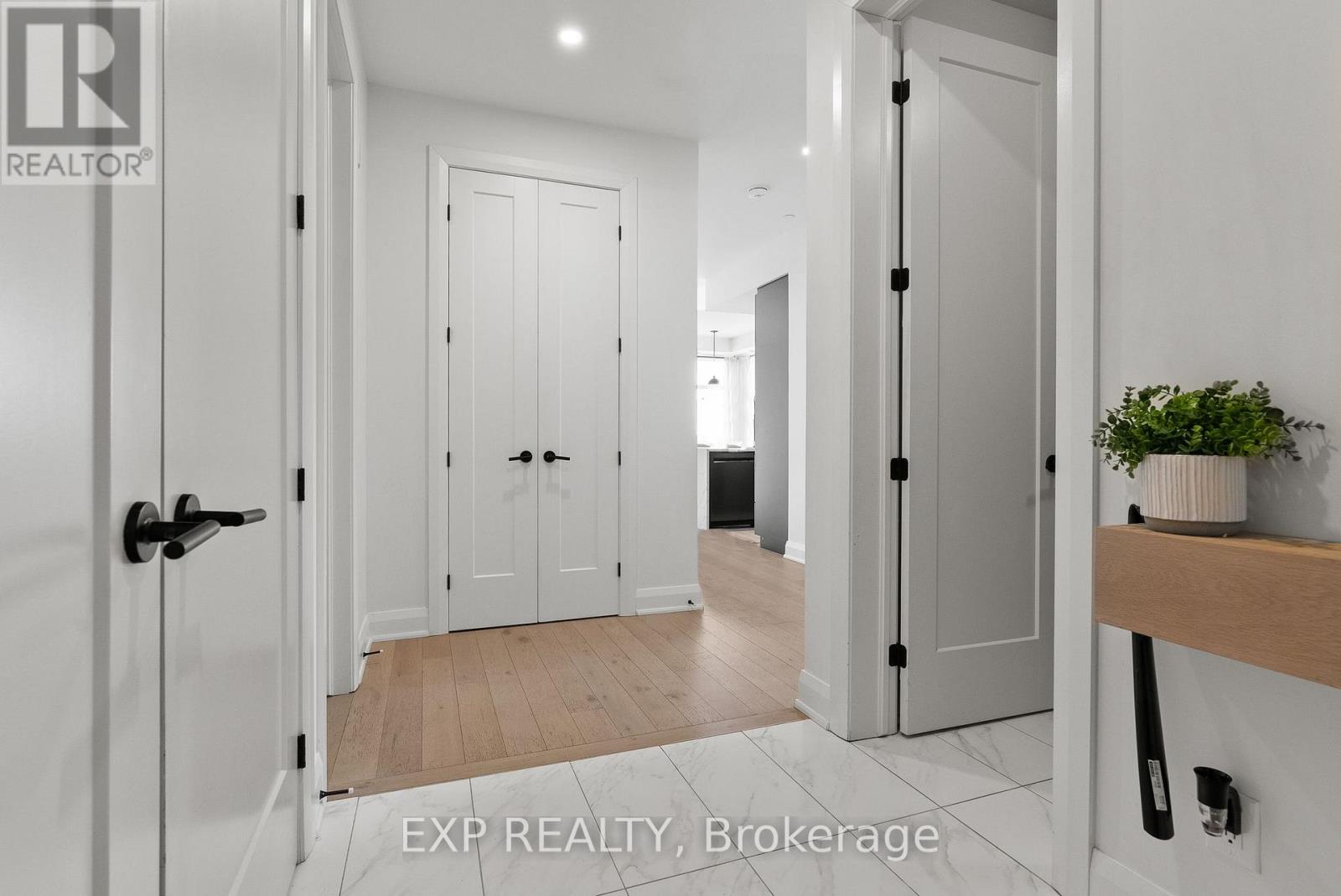 301 - 100 Cortile Private, Ottawa, Ontario K1V 2S8 - Photo 5 - X13558244