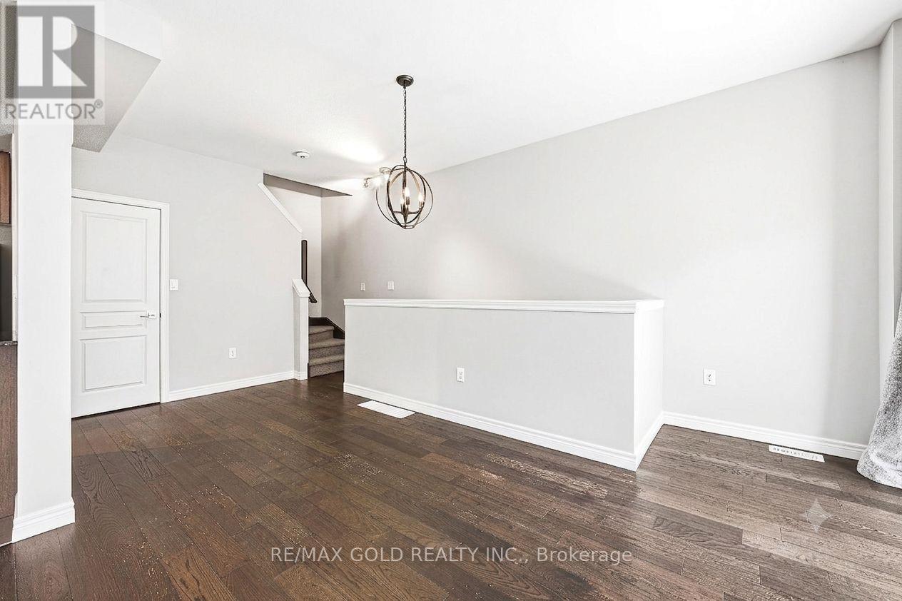 4 Bird Lane, Hamilton, Ontario  L9G 0G7 - Photo 4 - X13558306