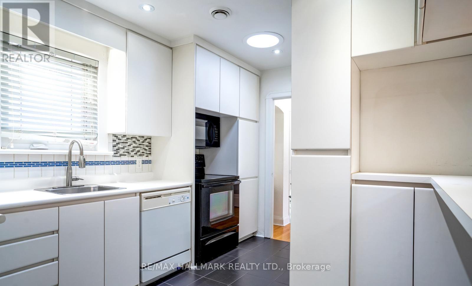 62 Lankin Boulevard, Toronto, Ontario  M4J 4X1 - Photo 11 - E13558086