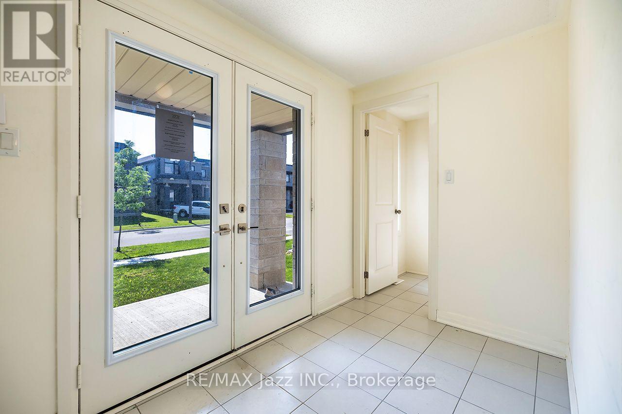 11 Yacht Drive, Clarington, Ontario  L1C 4B1 - Photo 4 - E13558554