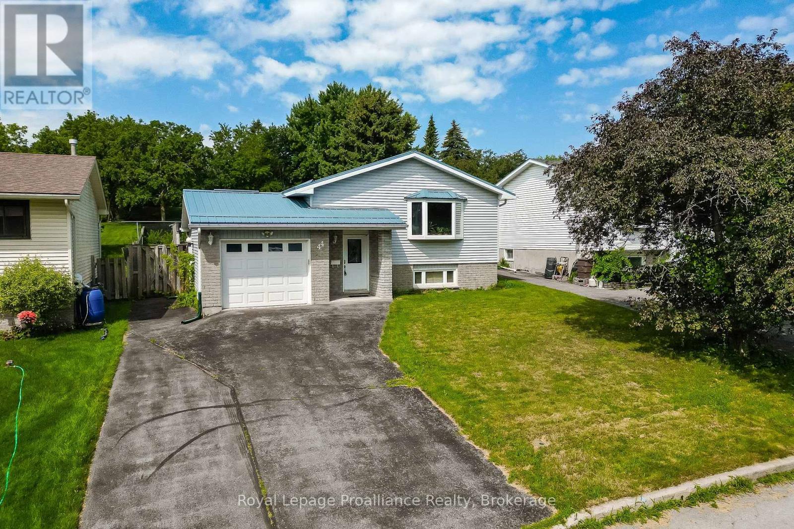 44 Ireland Drive, Quinte West, Ontario  K8V 5X3 - Photo 2 - X13558464