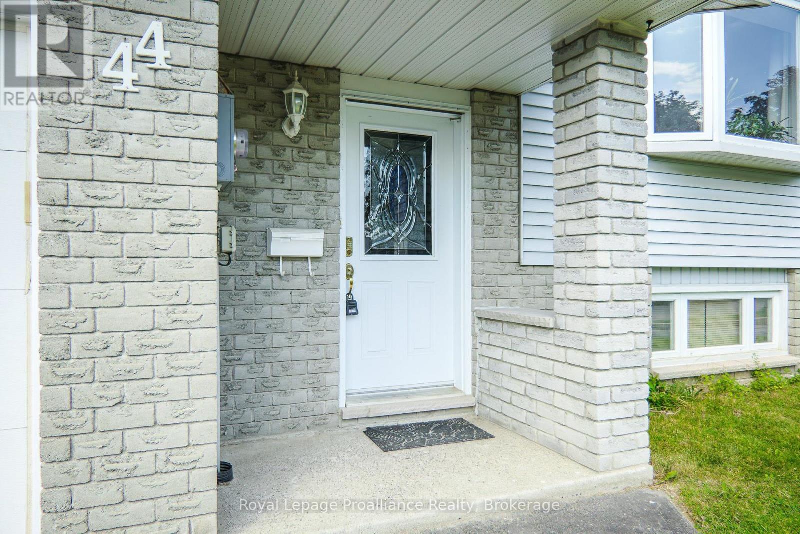 44 Ireland Drive, Quinte West, Ontario  K8V 5X3 - Photo 3 - X13558464