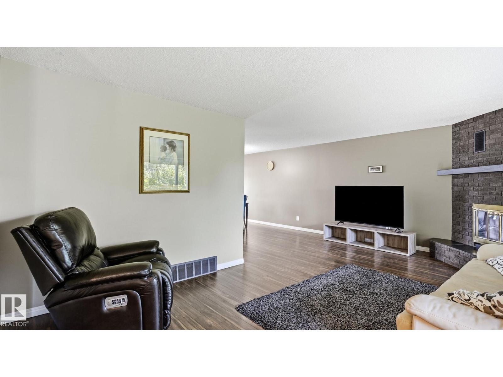 11736 35a Av NW, Edmonton, Alberta  T6J 0B5 - Photo 3 - E4498571