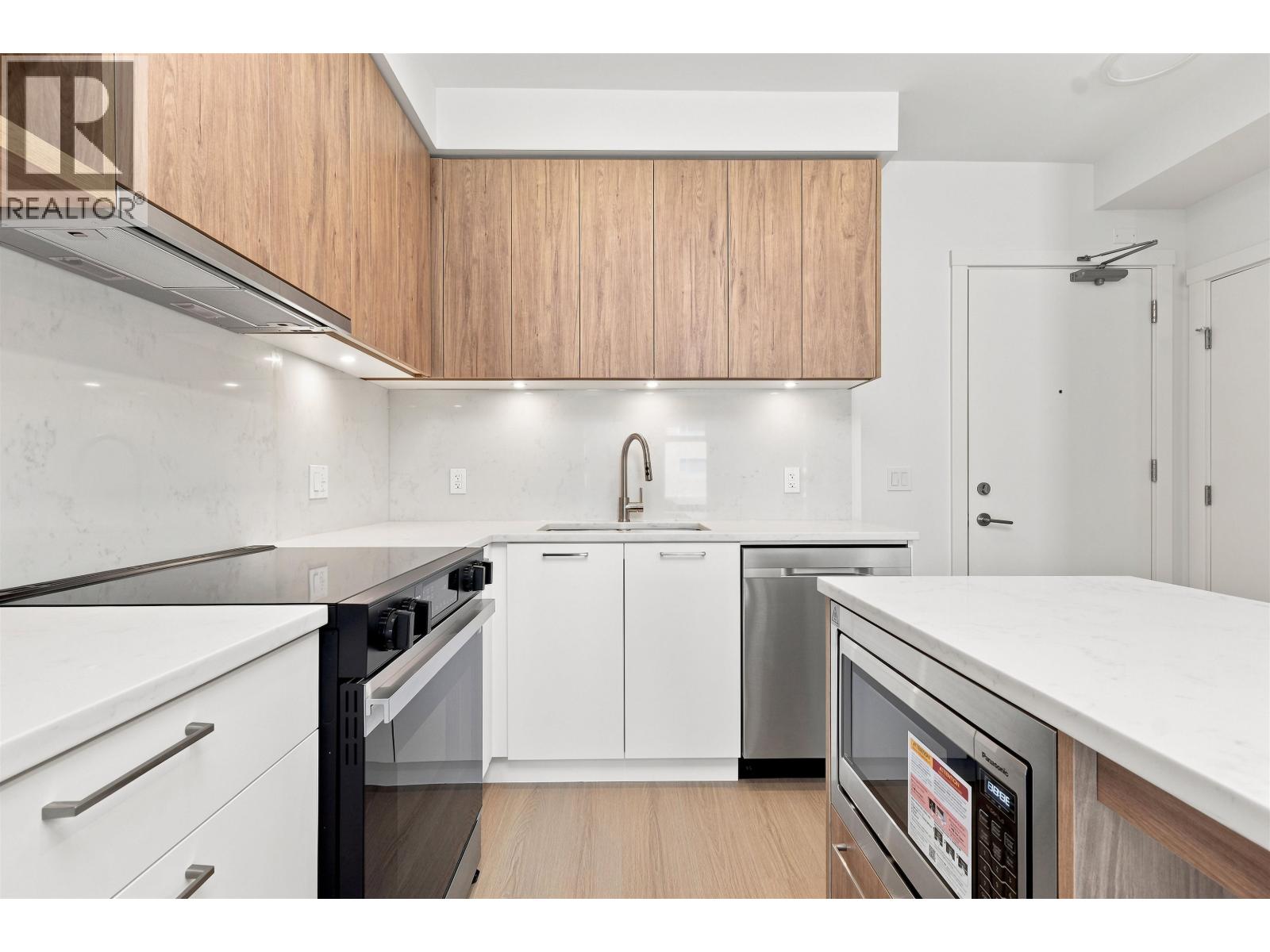 416 82 First Street, New Westminster, British Columbia  V3L 0L8 - Photo 3 - R3145280