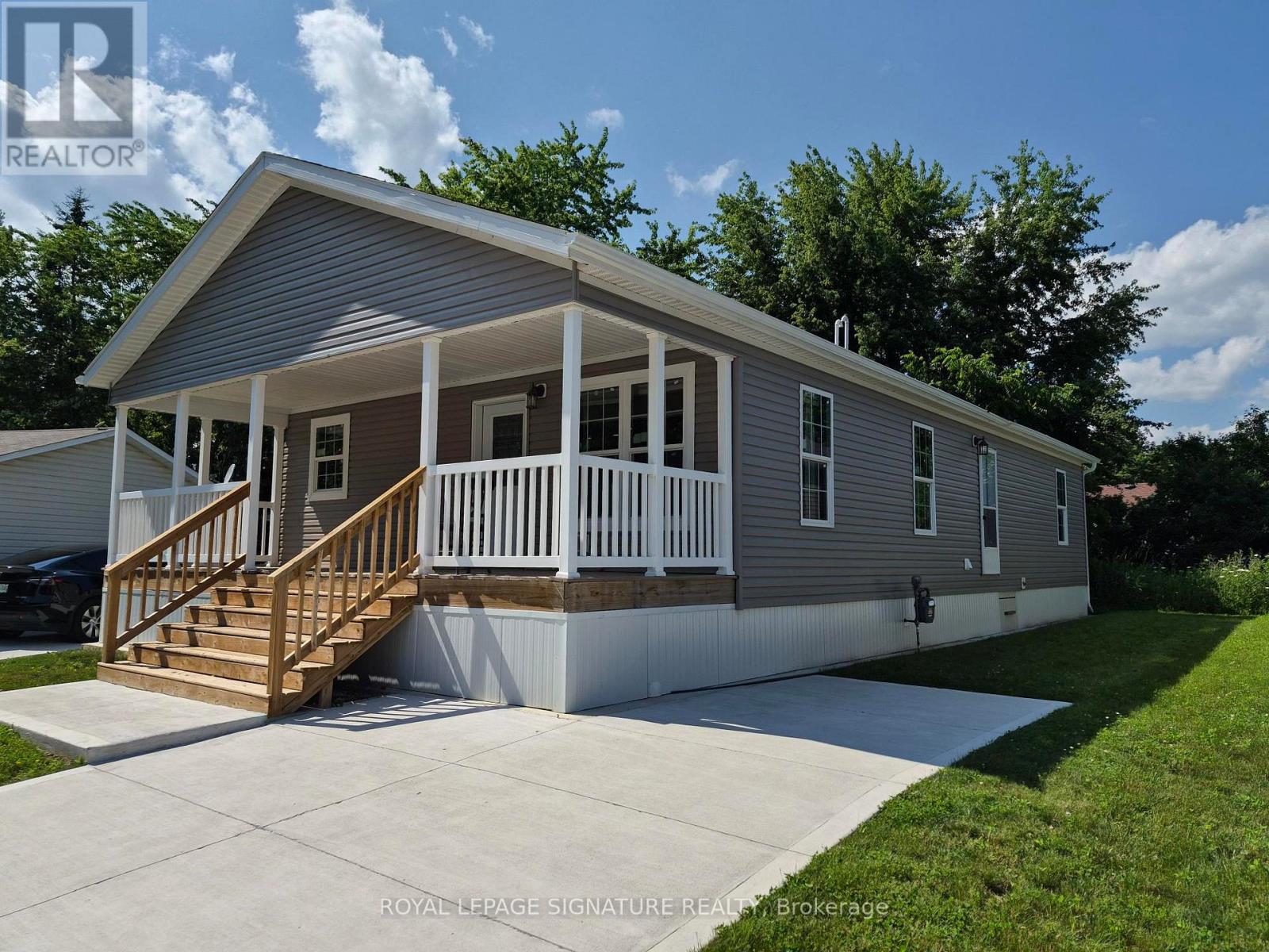 12 Briarwood Place, Innisfil, Ontario  L0L 1L0 - Photo 3 - N13533472