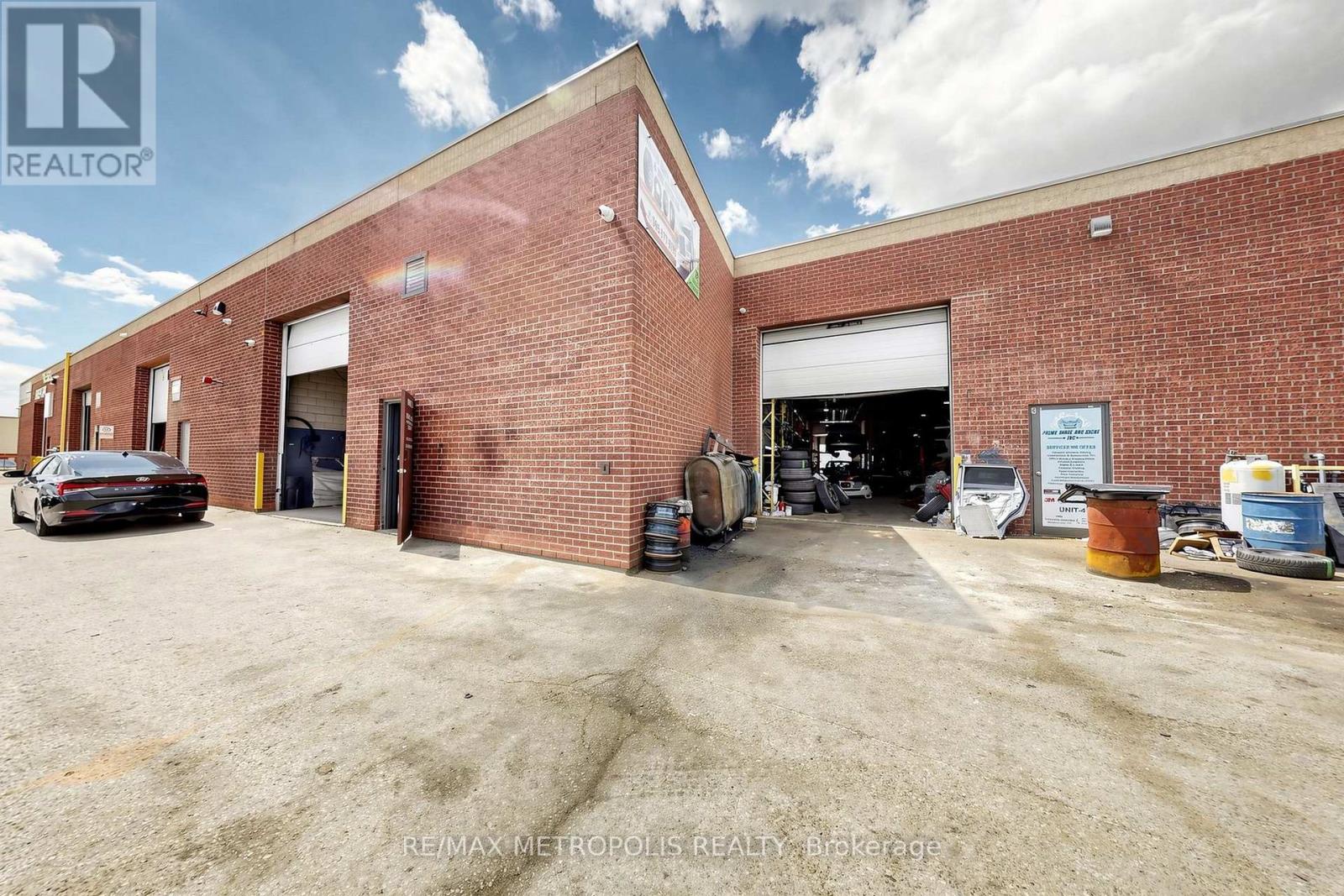 4 - 7089 Torbram Road, Mississauga, Ontario L4T 1G7 - Photo 3 - W13558246