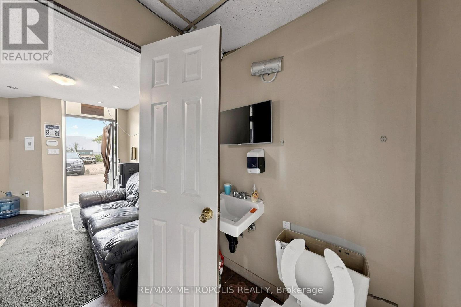 4 - 7089 Torbram Road, Mississauga, Ontario L4T 1G7 - Photo 15 - W13558246