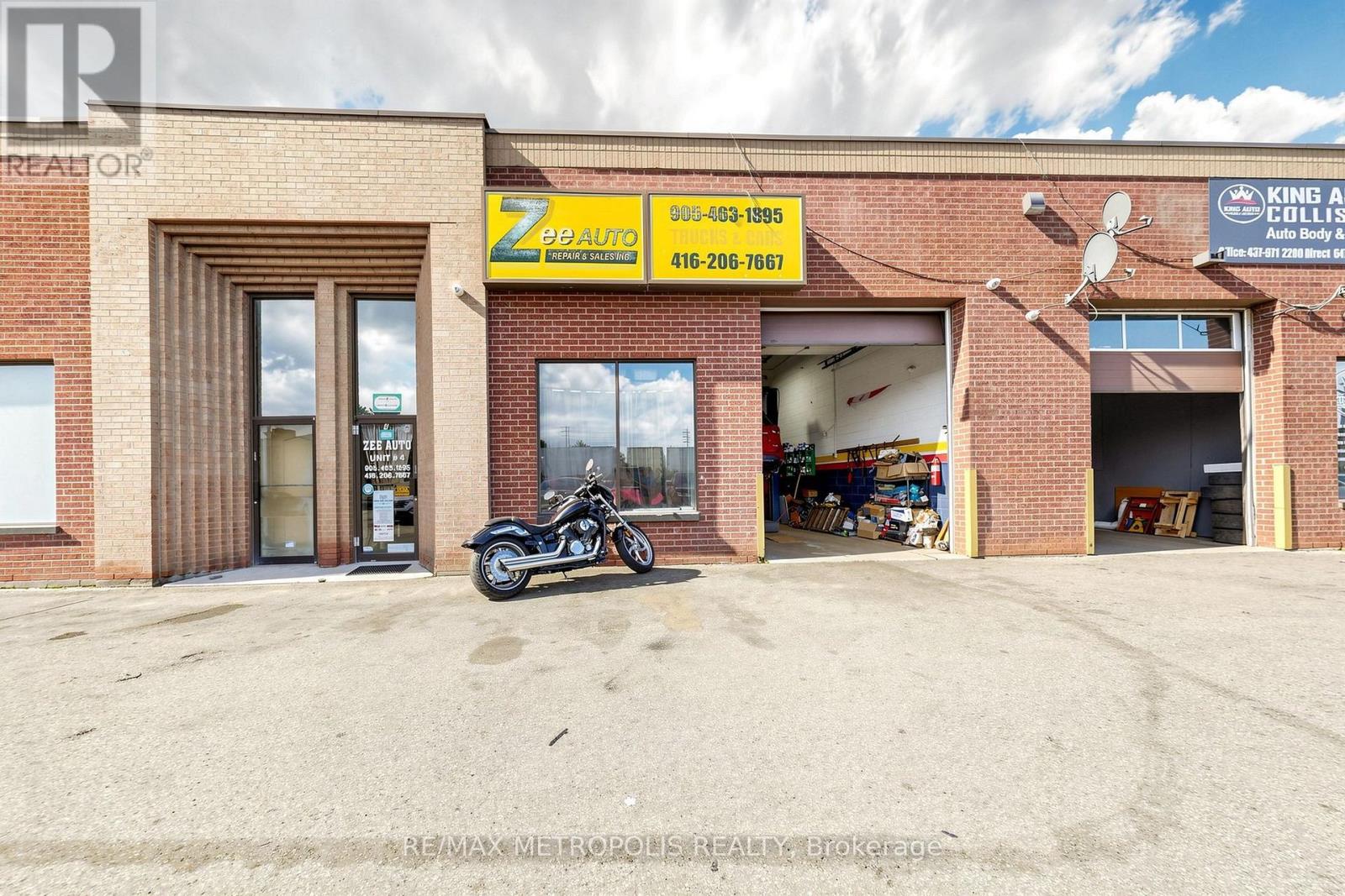 4 - 7089 Torbram Road, Mississauga, Ontario L4T 1G7 - Photo 2 - W13558246